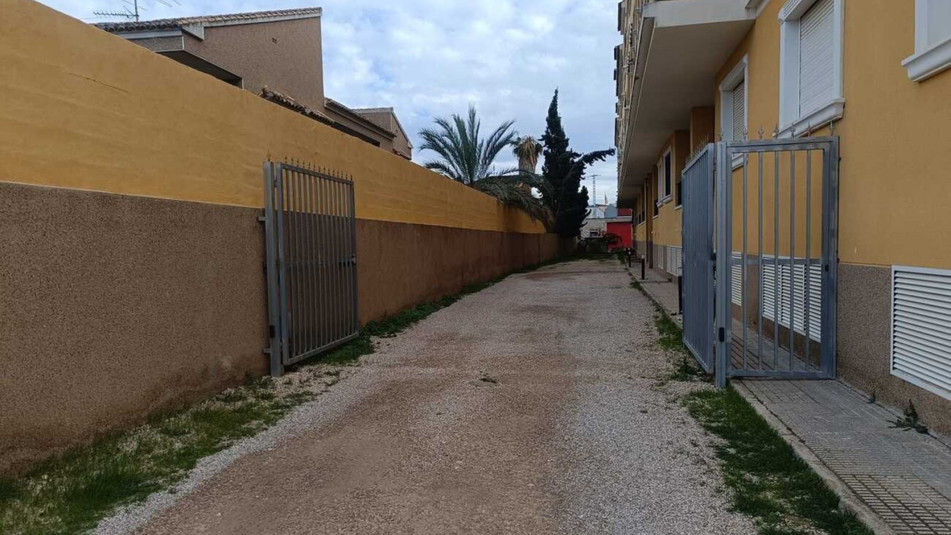Resale - Apartment - Rafal
