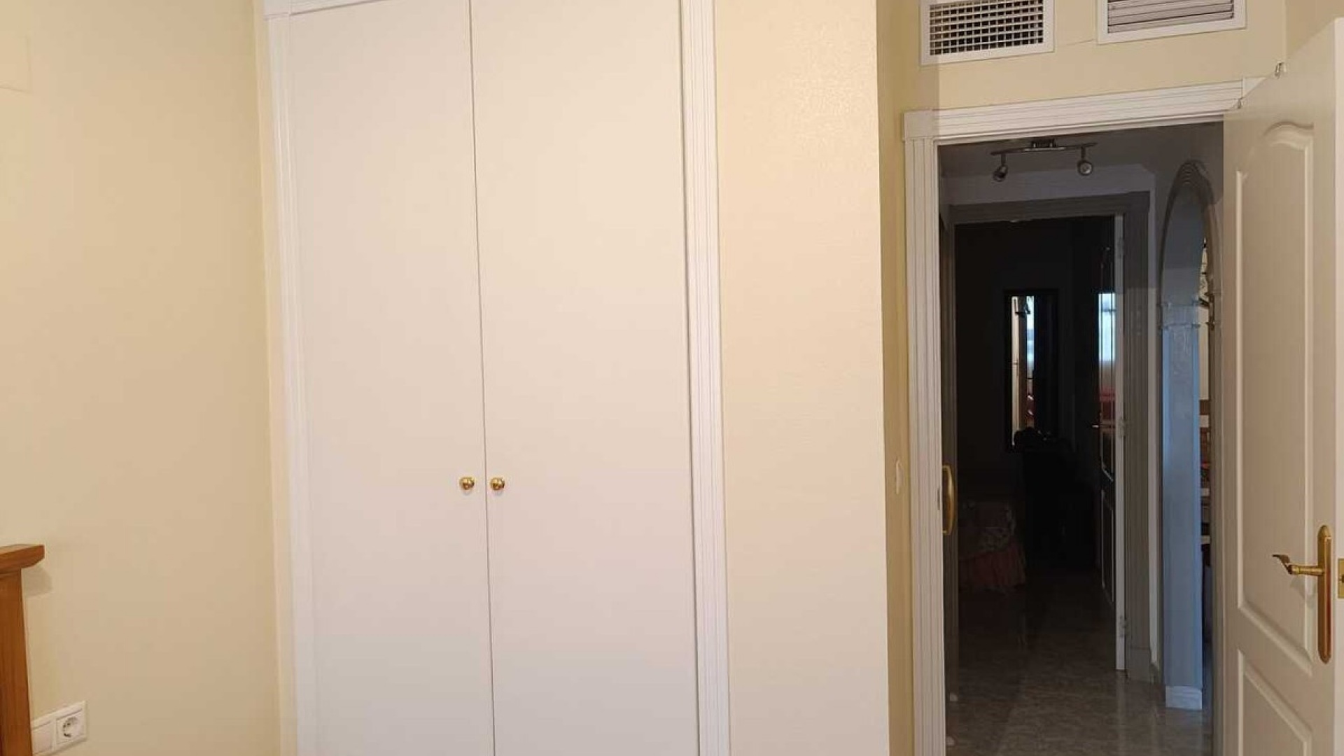 Resale - Apartment - Rafal