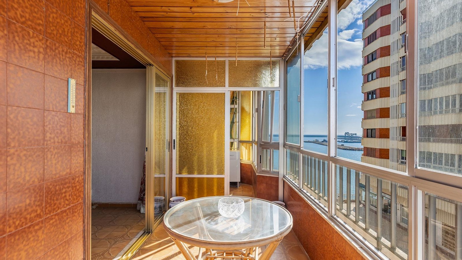 Resale - Apartment - Torrevieja - 1st line to the sea