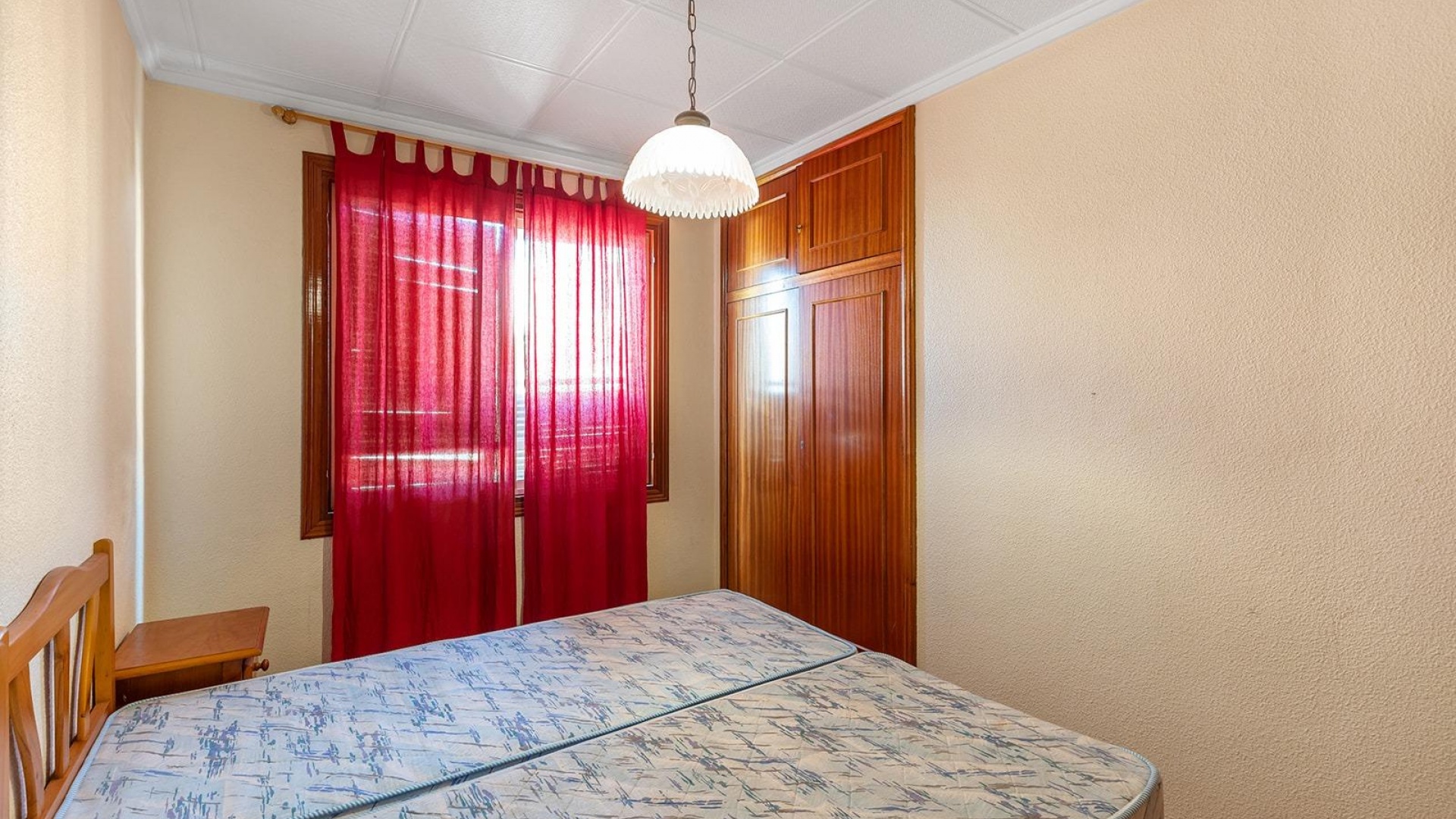 Resale - Apartment - Torrevieja - 1st line to the sea