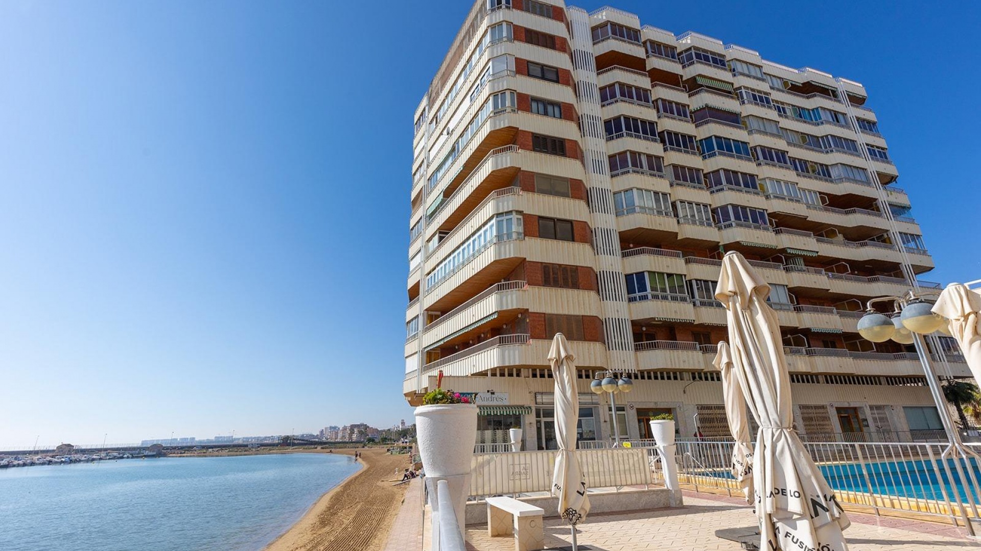 Resale - Apartment - Torrevieja - 1st line to the sea