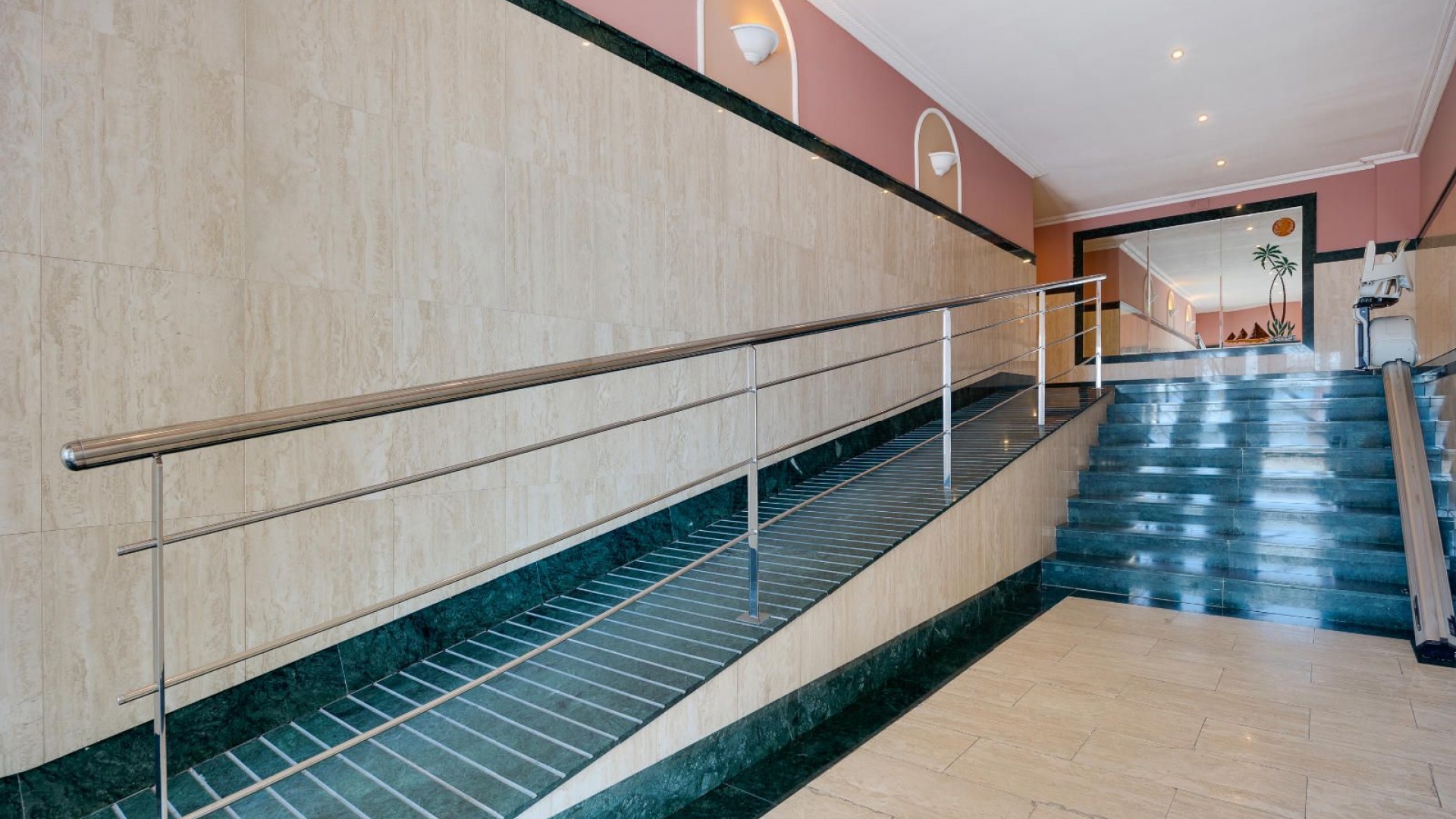 Resale - Apartment - Torrevieja - 1st line to the sea