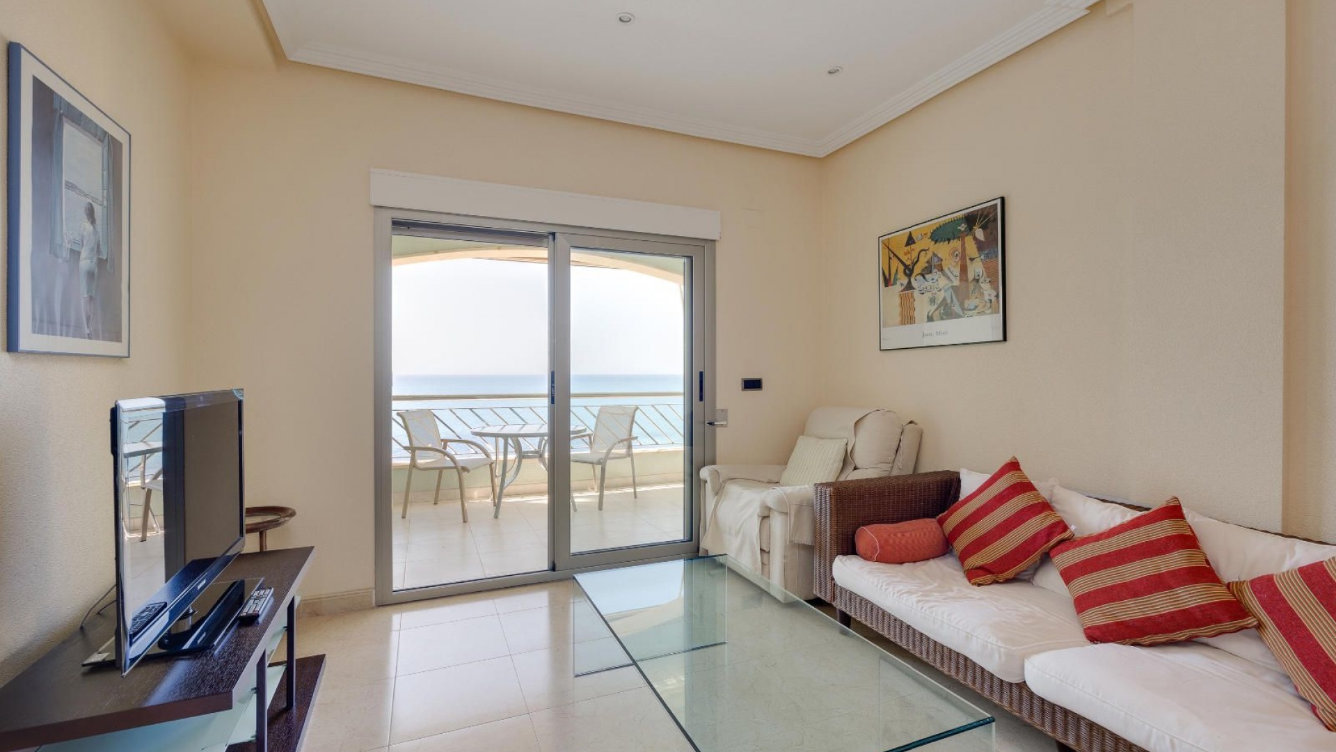 Resale - Apartment - Torrevieja - 1st line to the sea