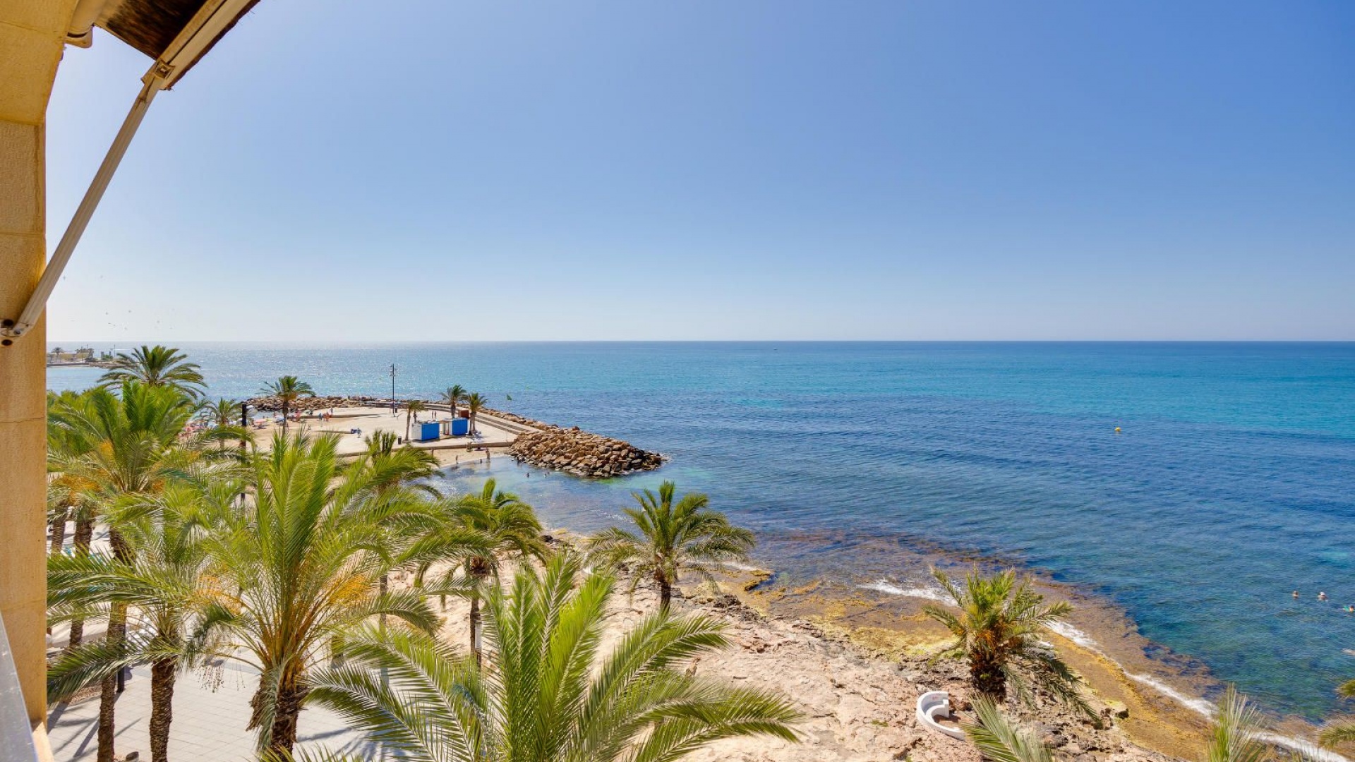 Resale - Apartment - Torrevieja - 1st line to the sea