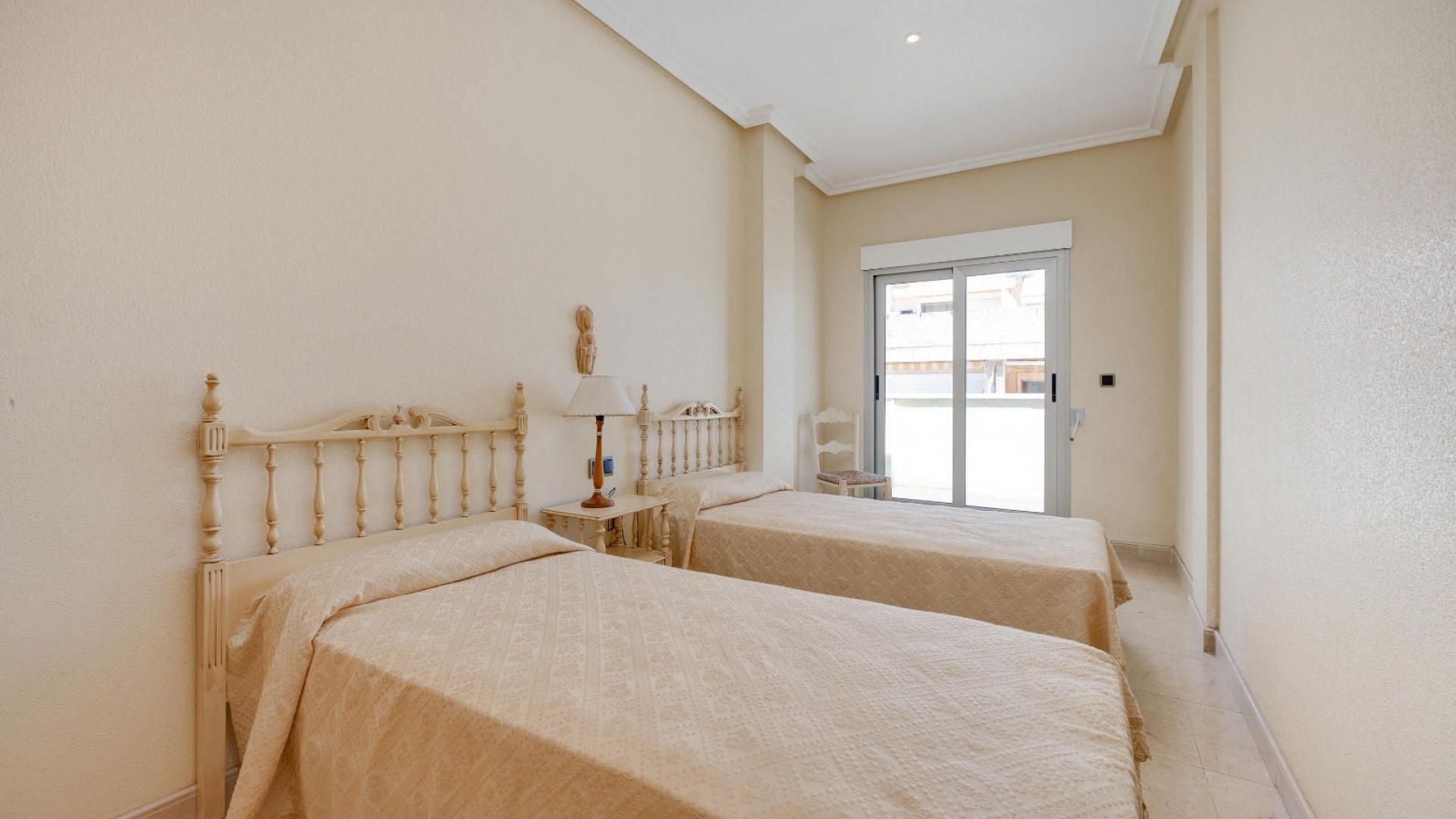 Resale - Apartment - Torrevieja - 1st line to the sea