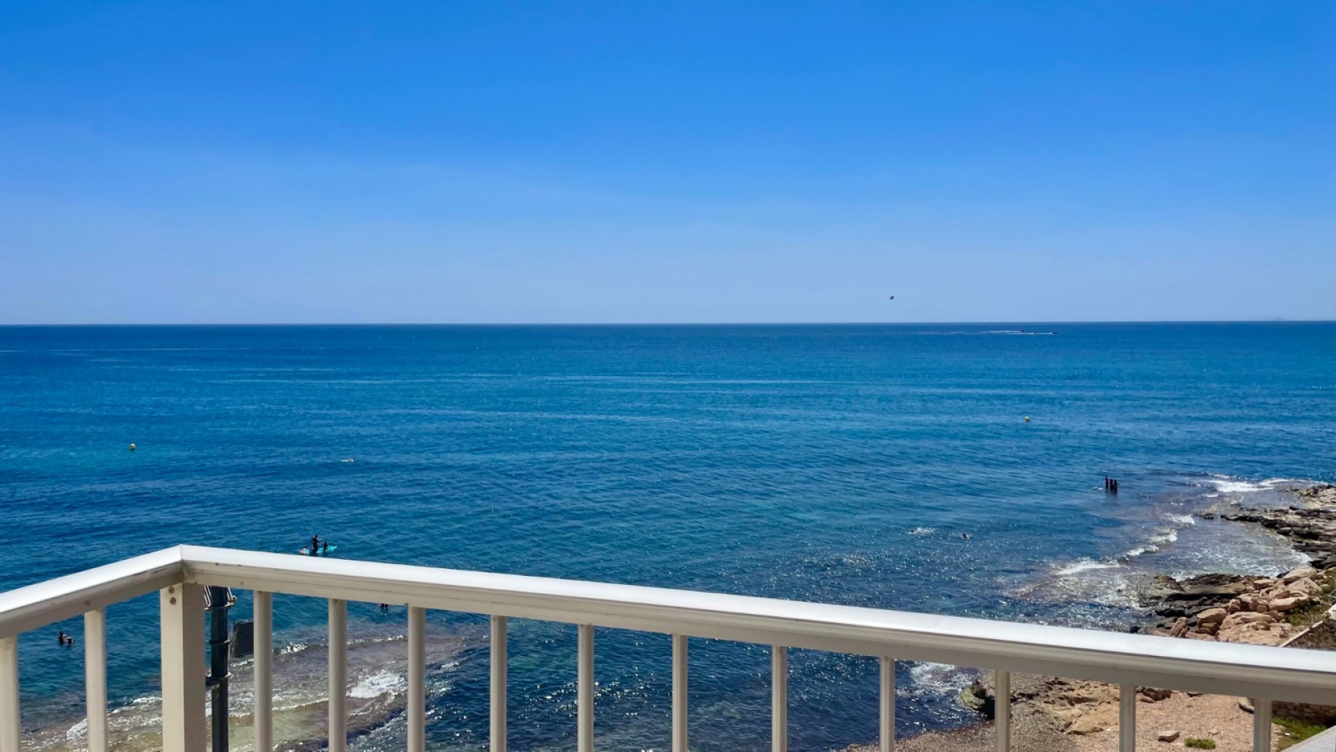 Resale - Apartment - Torrevieja - 1st line to the sea