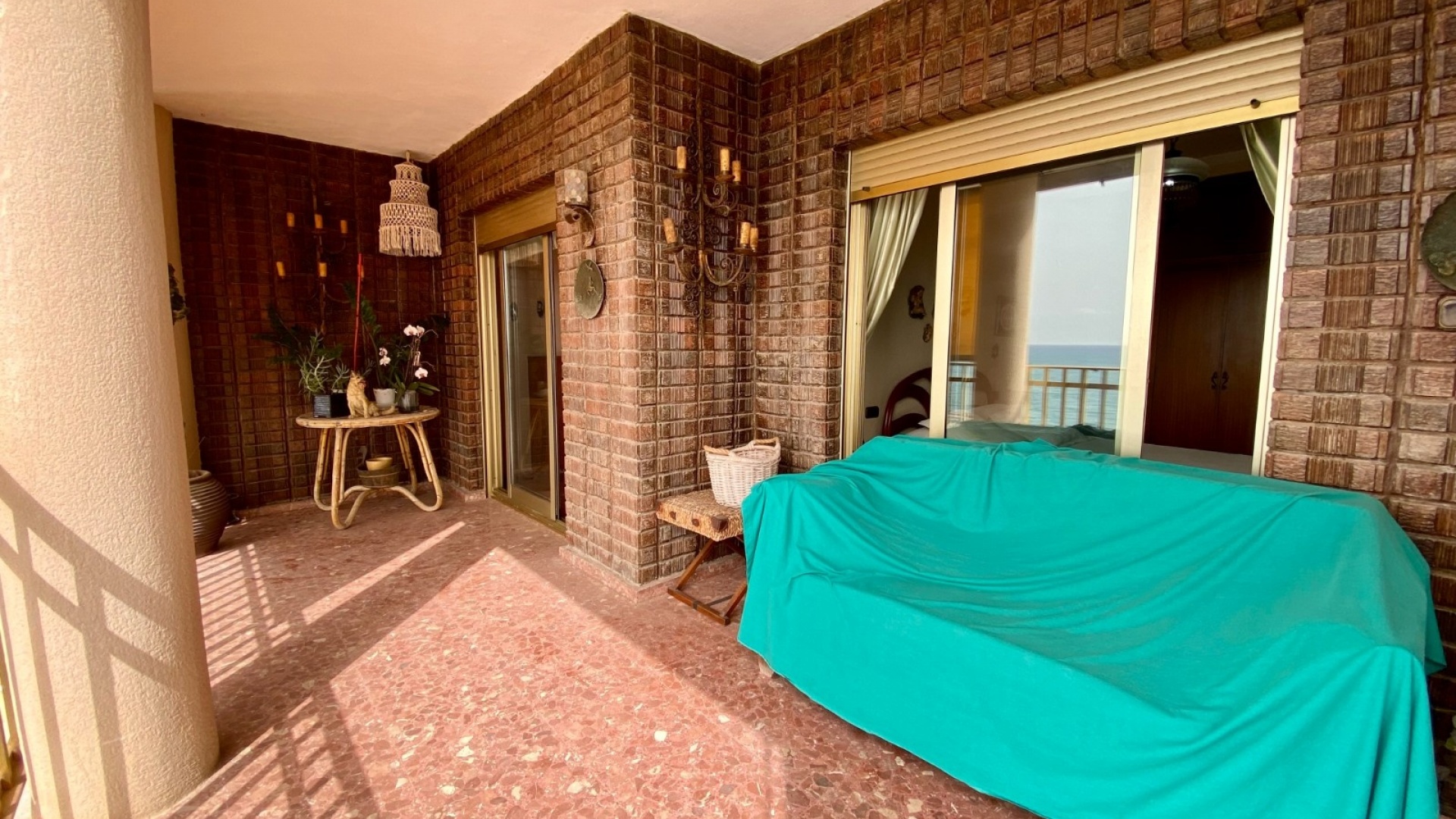 Resale - Apartment - Torrevieja - 1st line to the sea