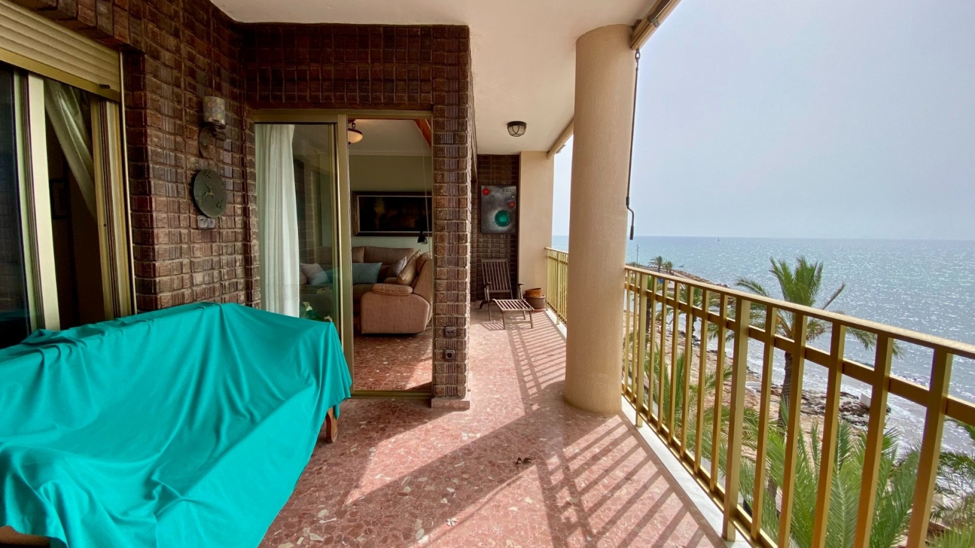 Resale - Apartment - Torrevieja - 1st line to the sea