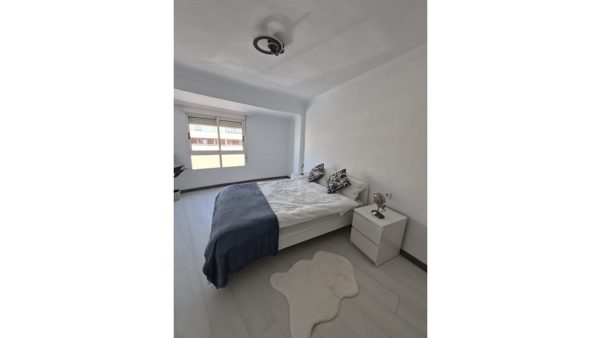 Resale - Apartment - Torrevieja - 1st line to the sea