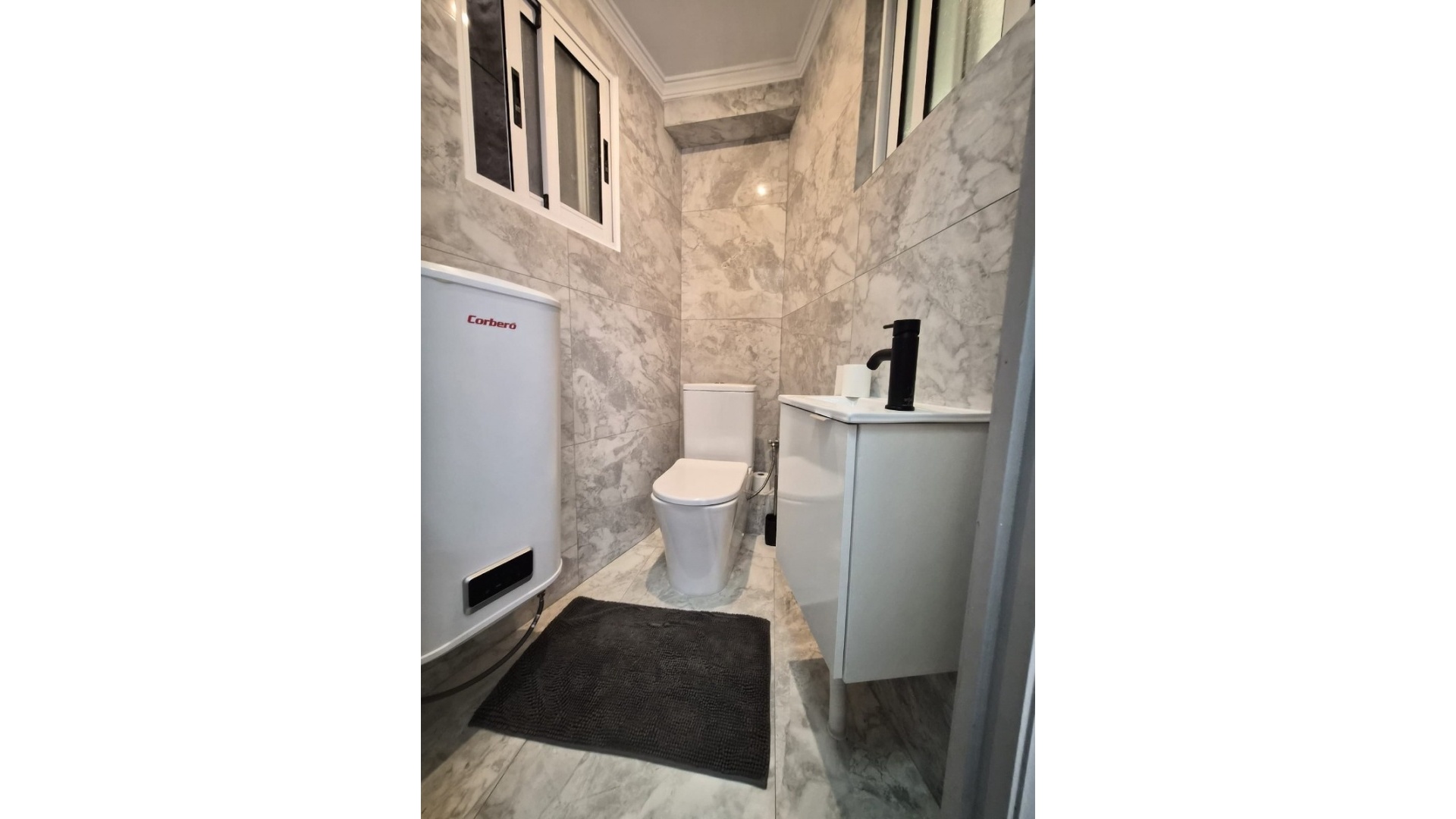 Resale - Apartment - Torrevieja - 1st line to the sea