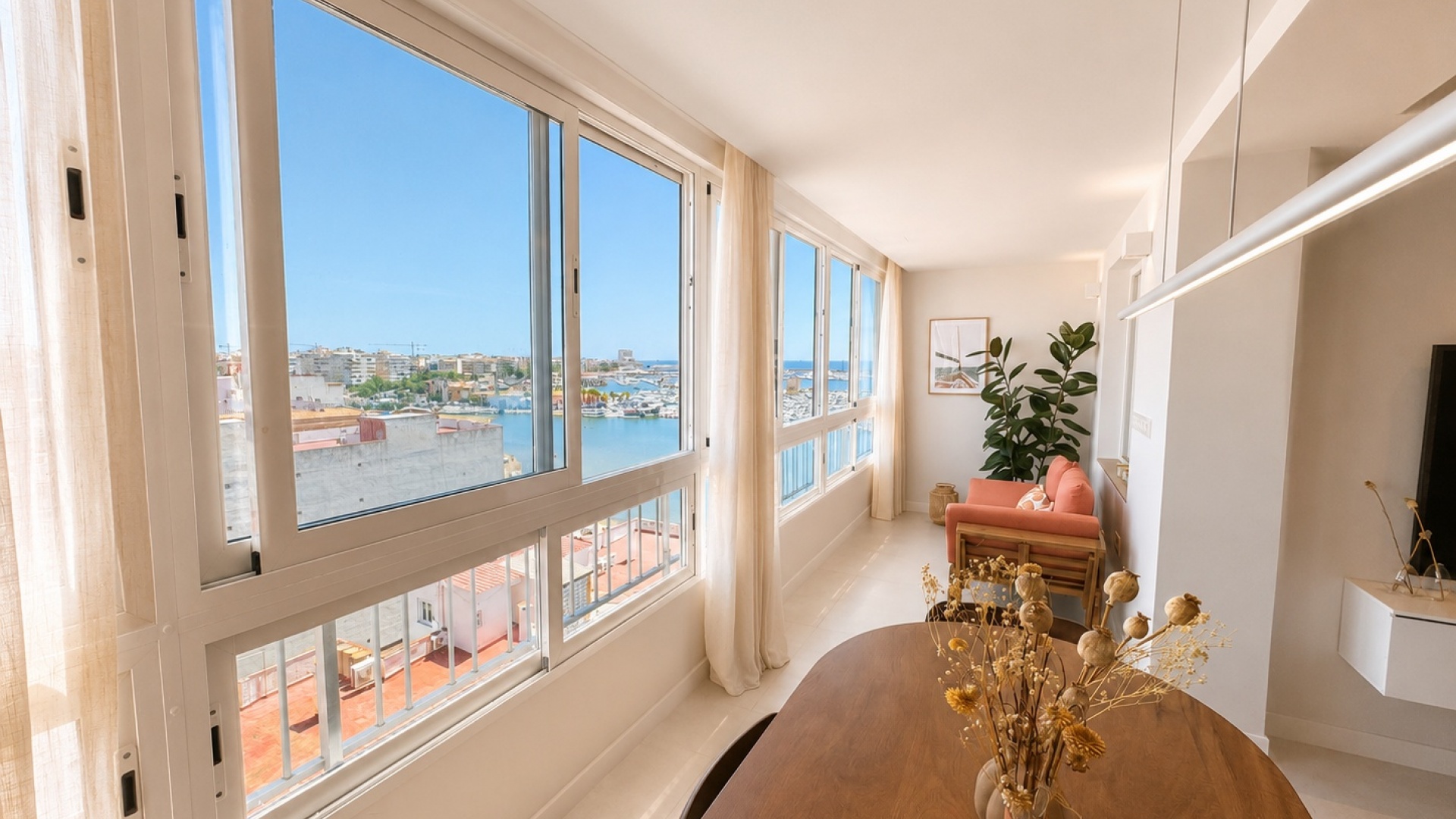 Resale - Apartment - Torrevieja - 1st line to the sea