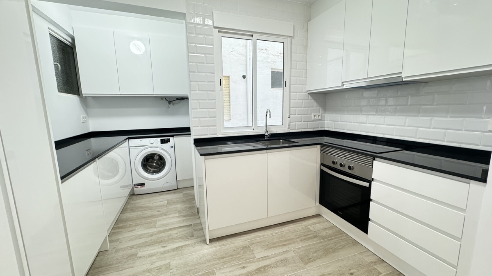 Resale - Apartment - Torrevieja - Beachside Torrevieja