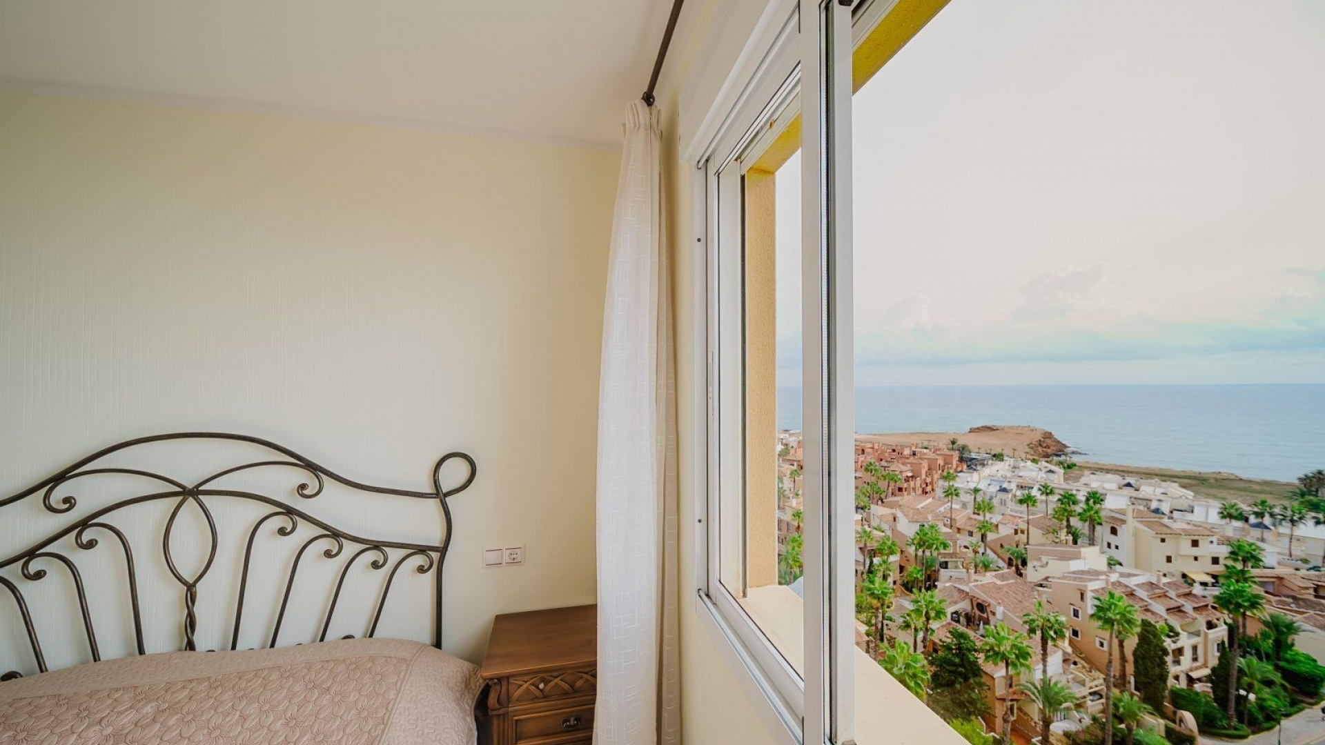 Resale - Apartment - Torrevieja - Beachside Torrevieja