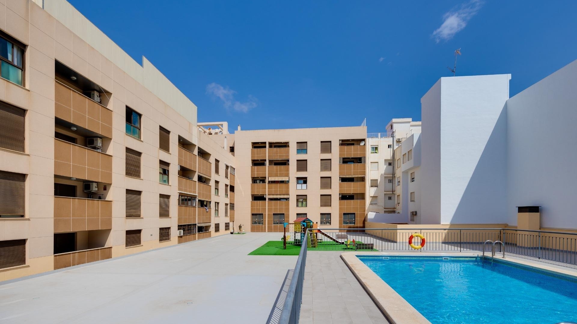 Resale - Apartment - Torrevieja - Beachside Torrevieja