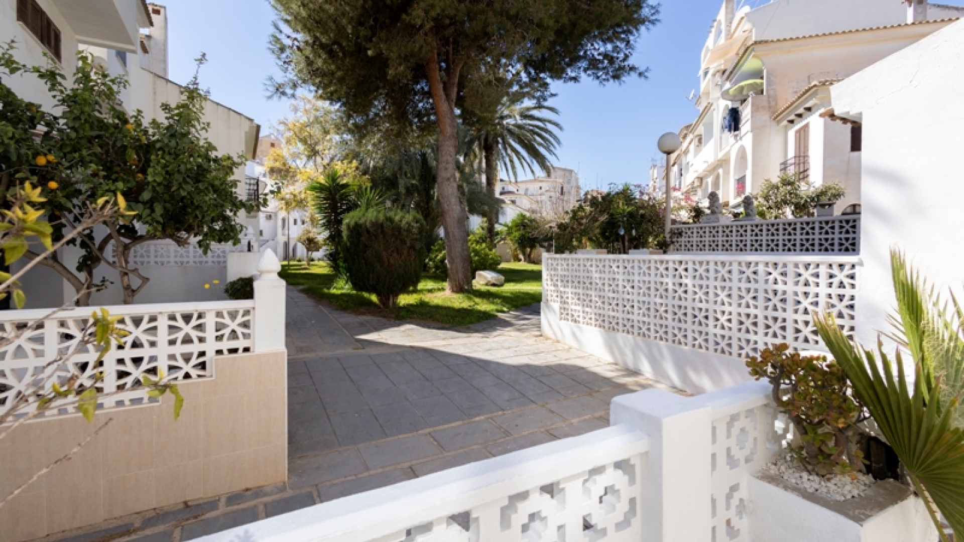 Resale - Apartment - Torrevieja - calas blancas