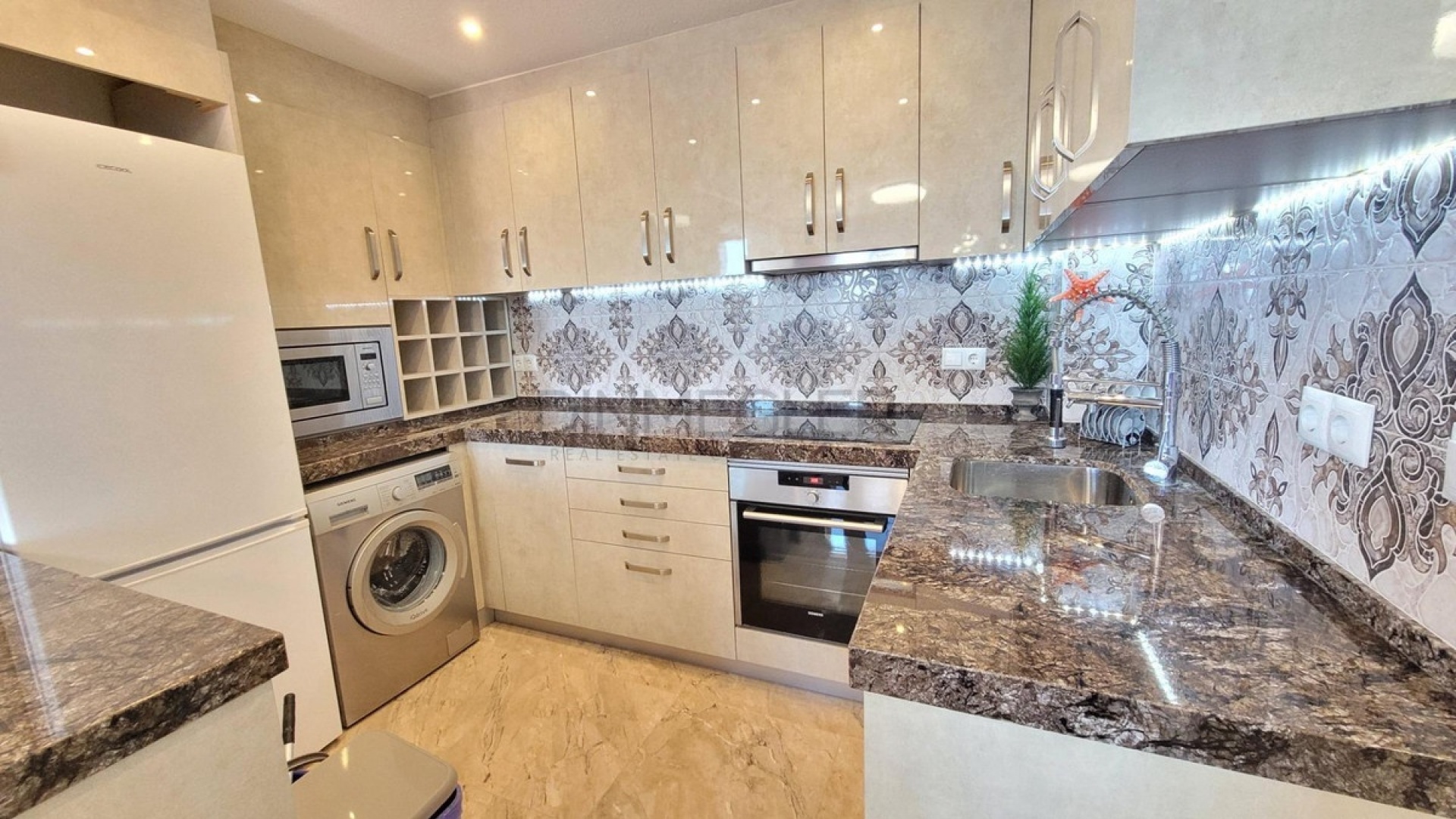Resale - Apartment - Torrevieja - La Mata