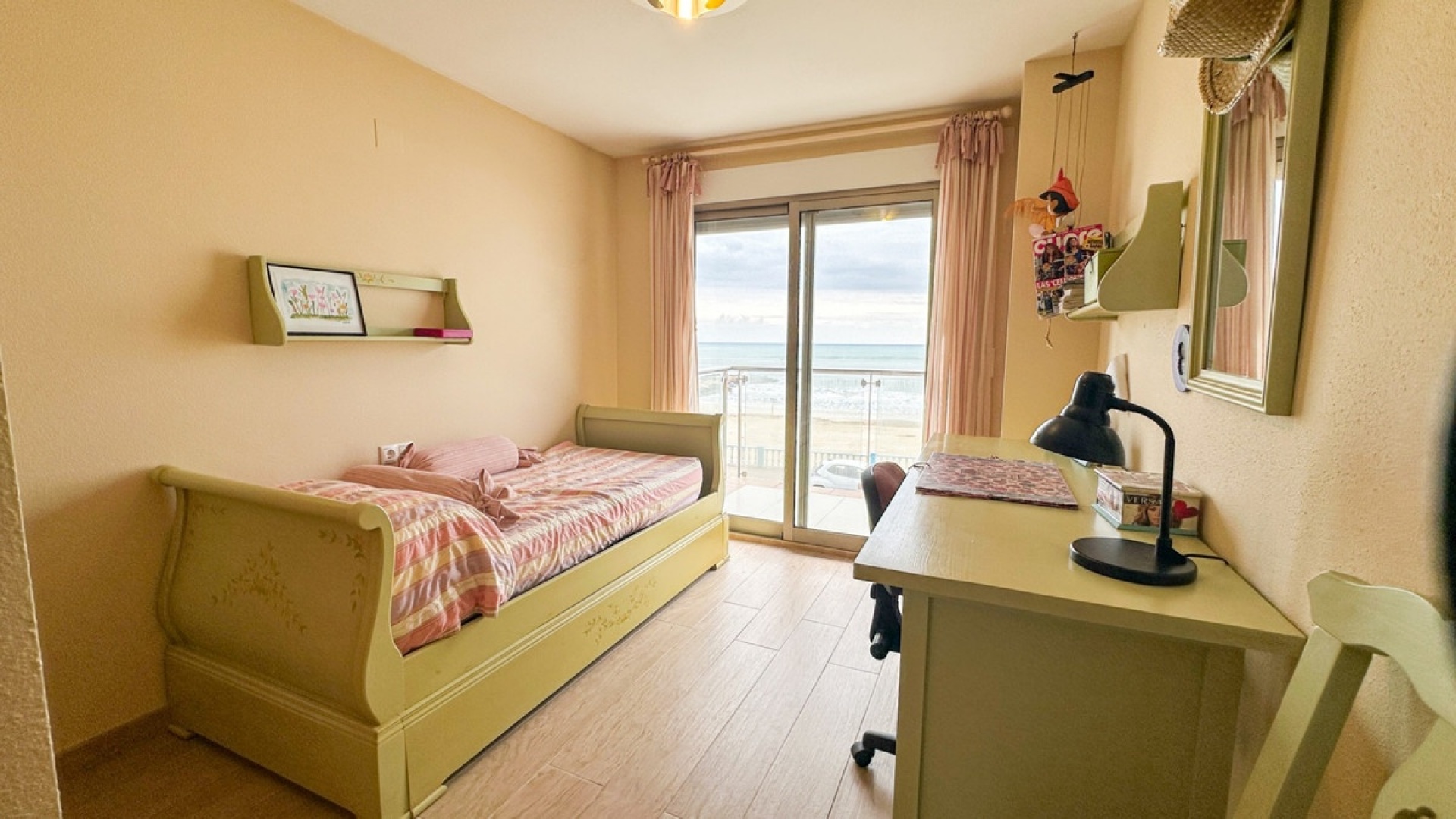 Resale - Apartment - Torrevieja - Playa De Los Locos