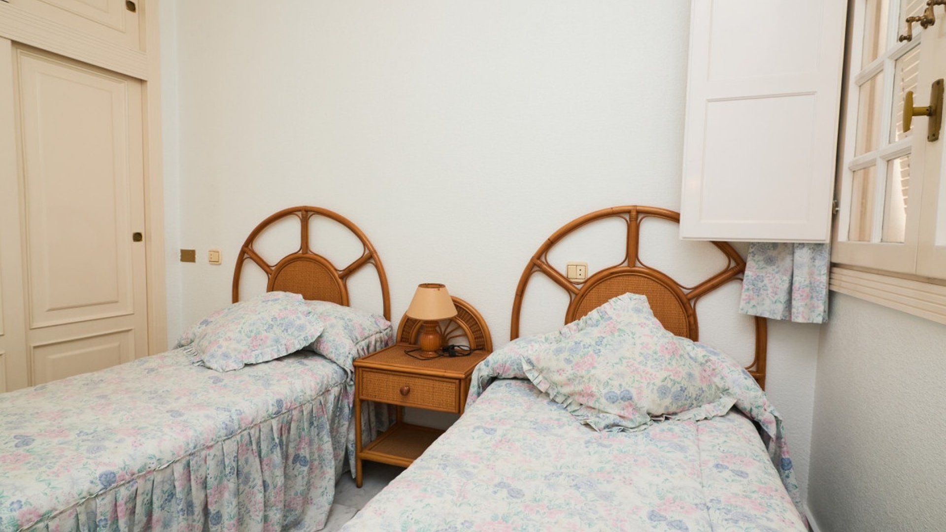 Resale - Apartment - Torrevieja - Playa De Los Locos