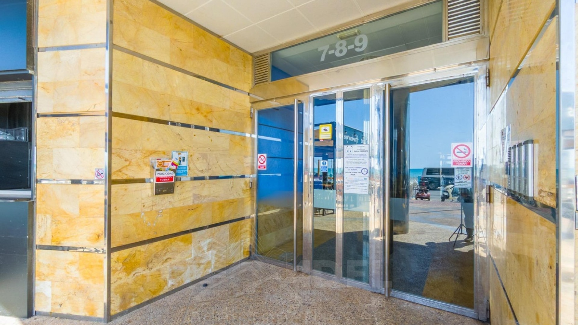 Resale - Apartment - Torrevieja - Playa De Los Locos