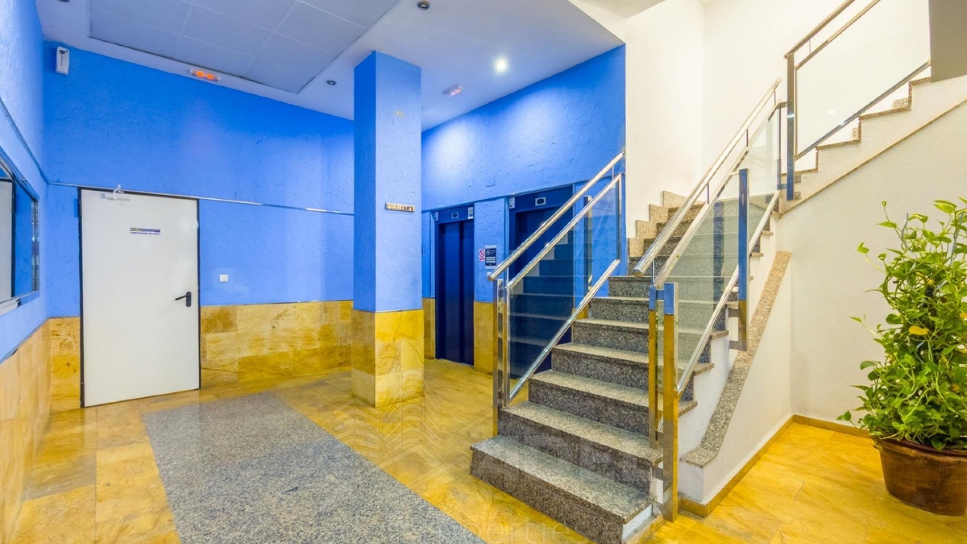 Resale - Apartment - Torrevieja - Playa De Los Locos