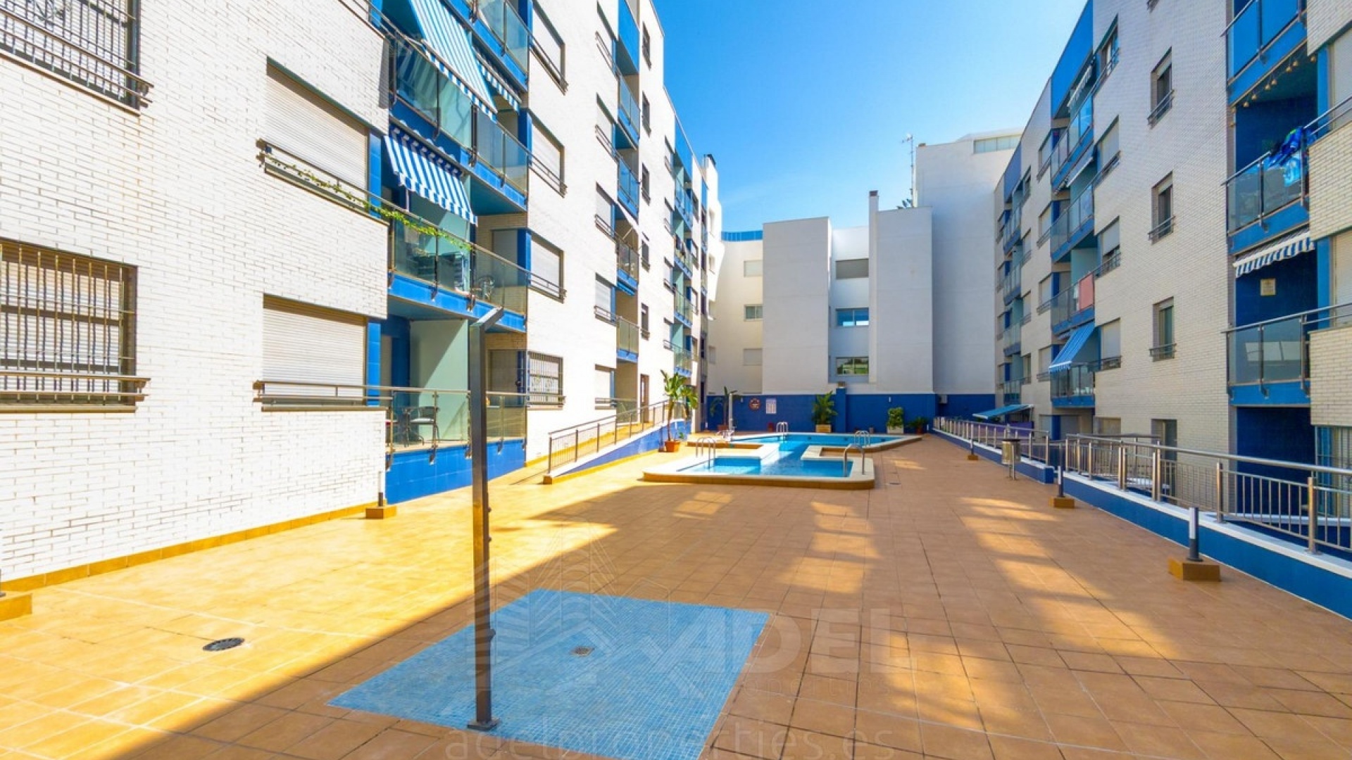 Resale - Apartment - Torrevieja - Playa De Los Locos