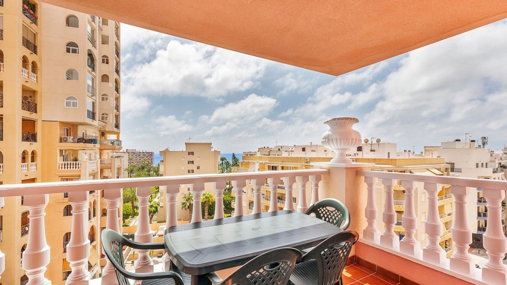 Resale - Apartment - Torrevieja - Playa De Los Locos