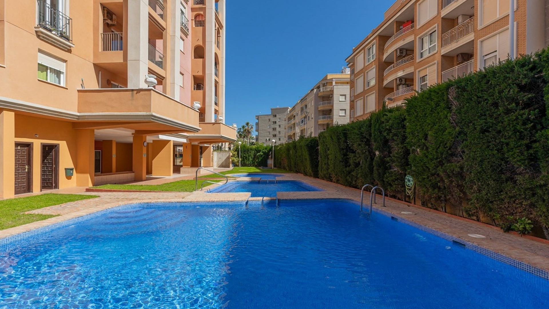 Resale - Apartment - Torrevieja - Playa De Los Locos