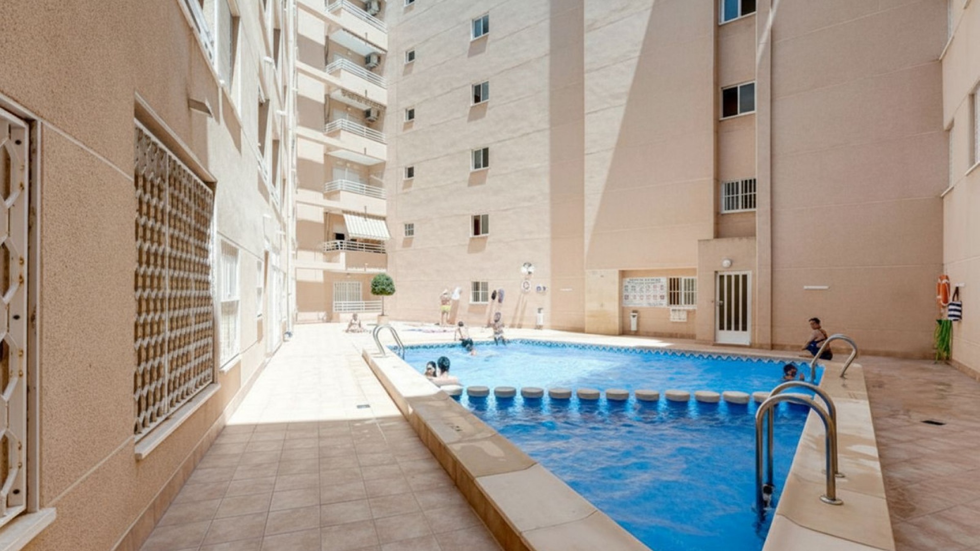 Resale - Apartment - Torrevieja - Torrevieja Centro