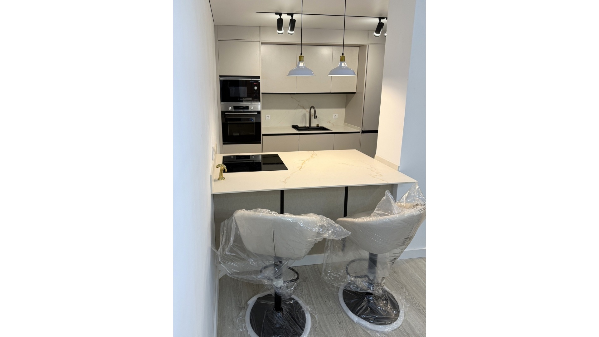 Resale - Apartment - Torrevieja - Torrevieja Centro