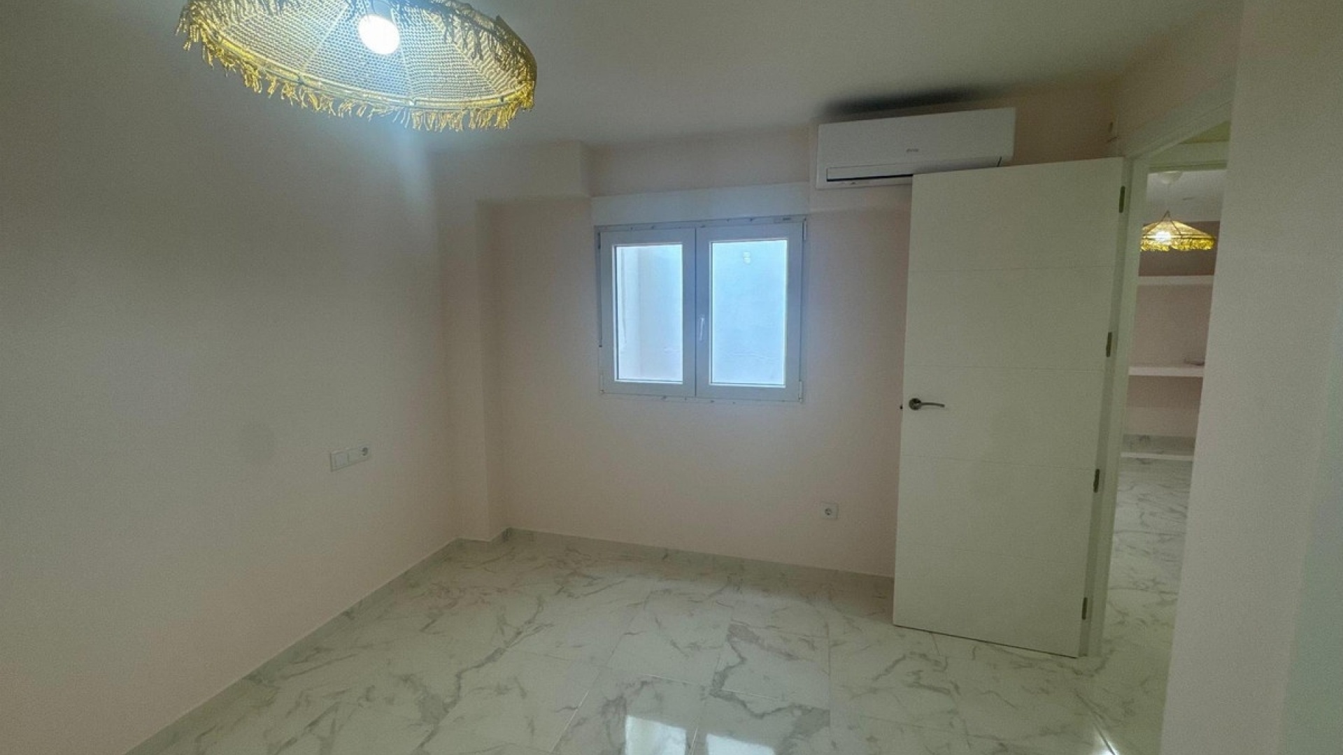 Resale - Apartment - Torrevieja - Torrevieja Centro