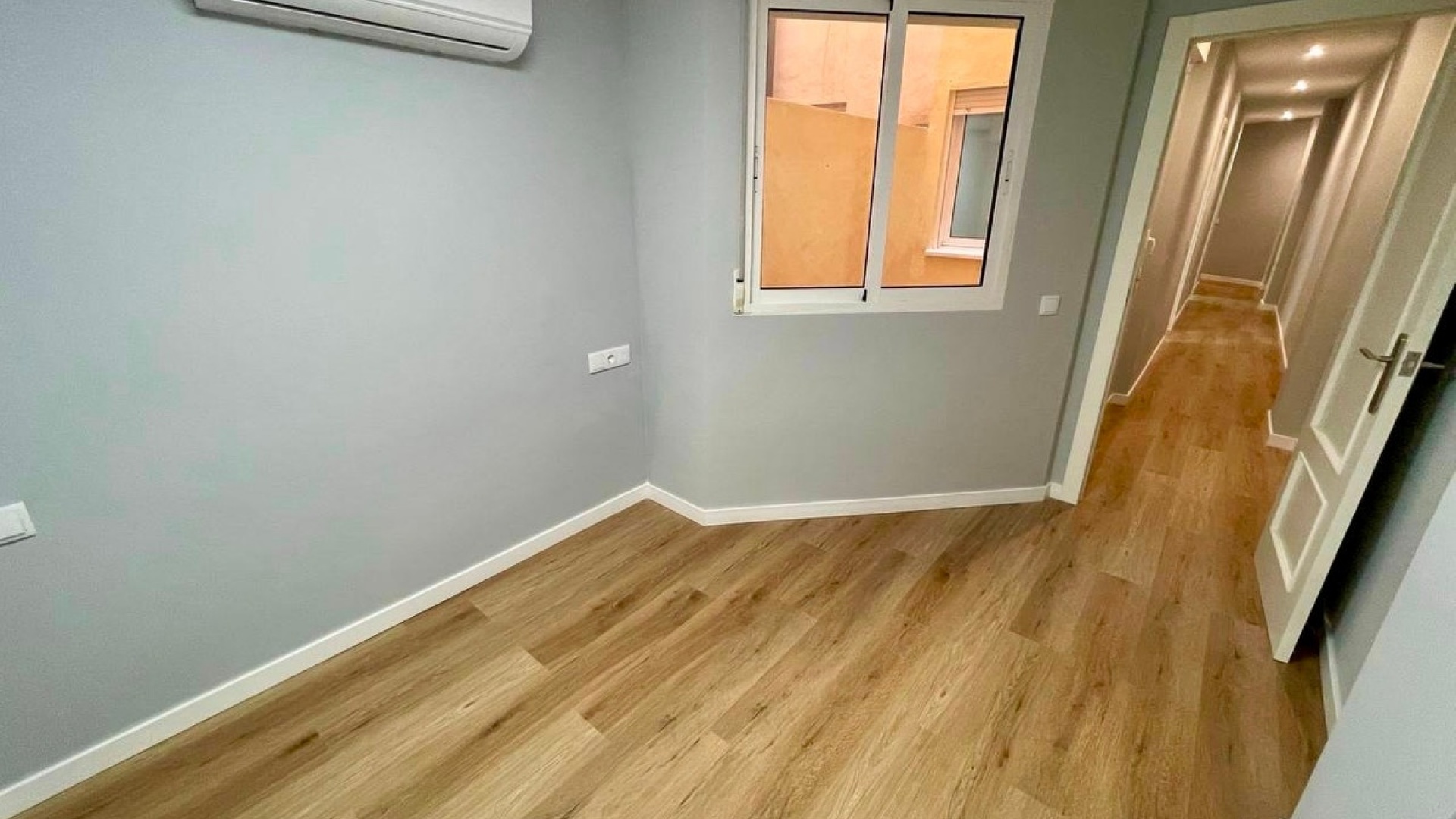 Resale - Apartment - Torrevieja - Torrevieja Centro