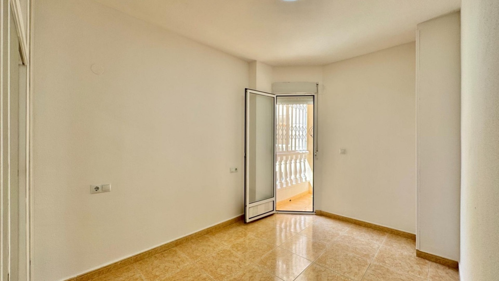Resale - Apartment - Torrevieja - Torrevieja Centro