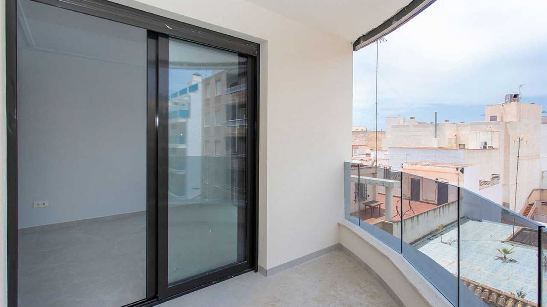 Resale - Apartment - Torrevieja - Torrevieja Centro