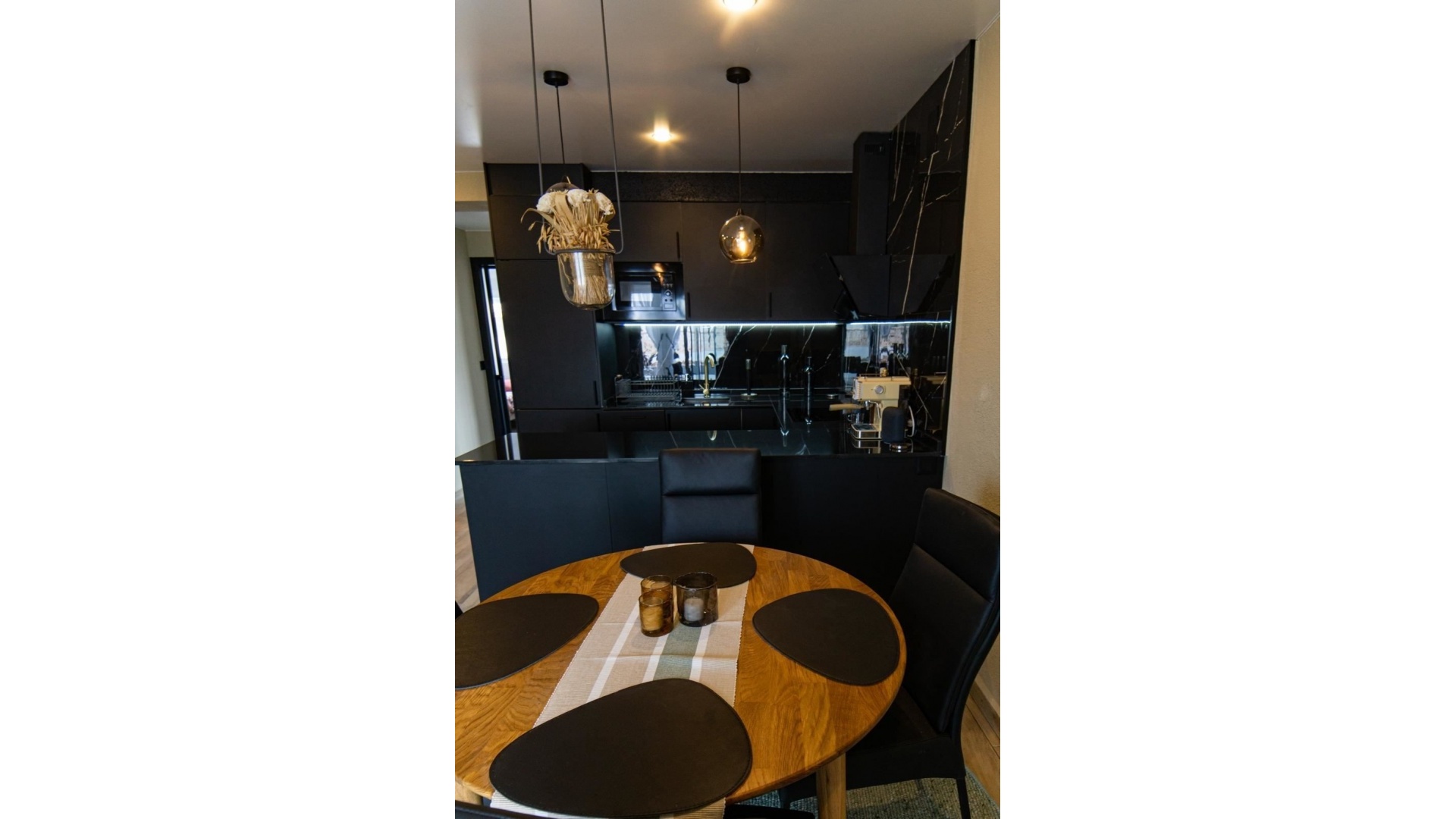 Resale - Apartment - Torrevieja - Torrevieja Centro