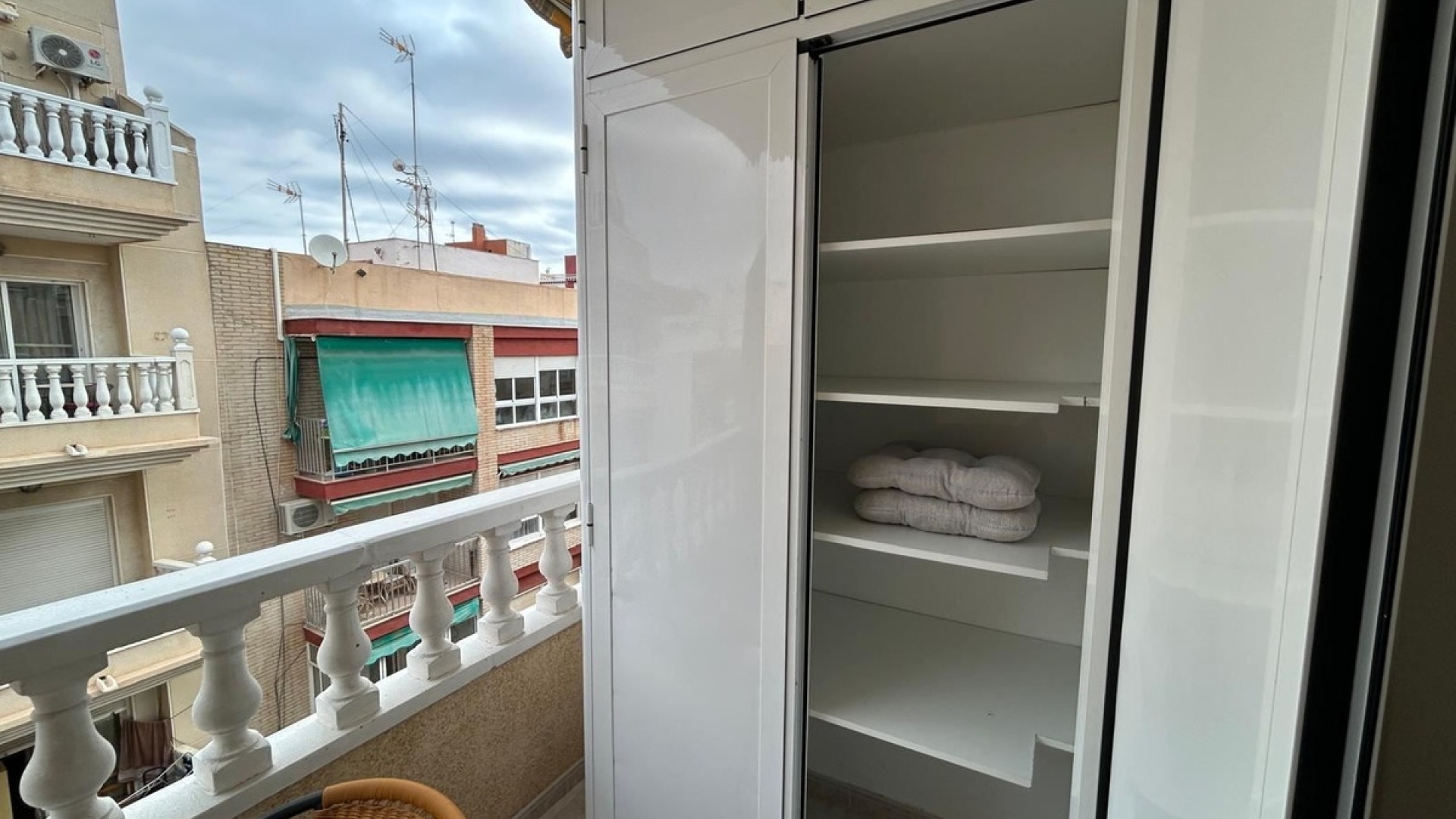 Resale - Apartment - Torrevieja - Torrevieja Centro