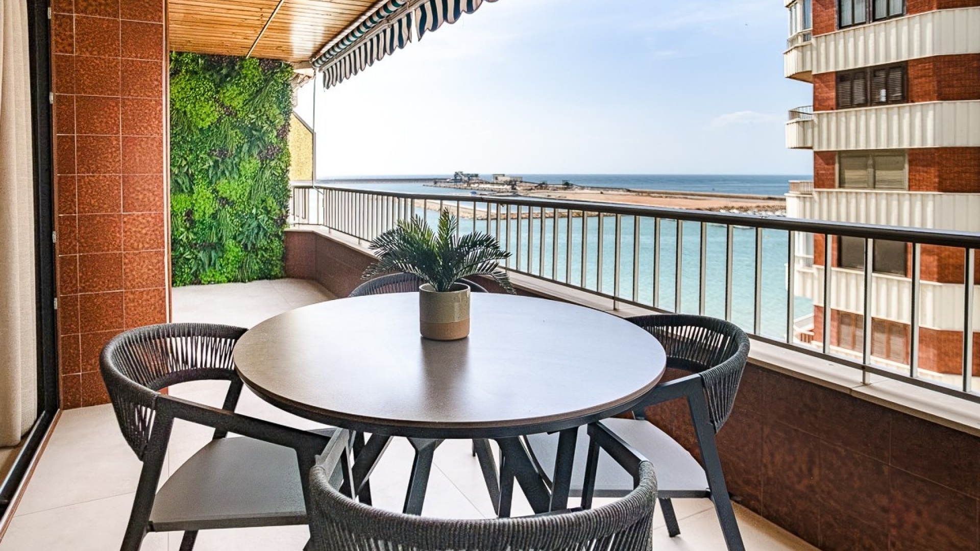 Resale - Apartment - Torrevieja - Torrevieja Centro