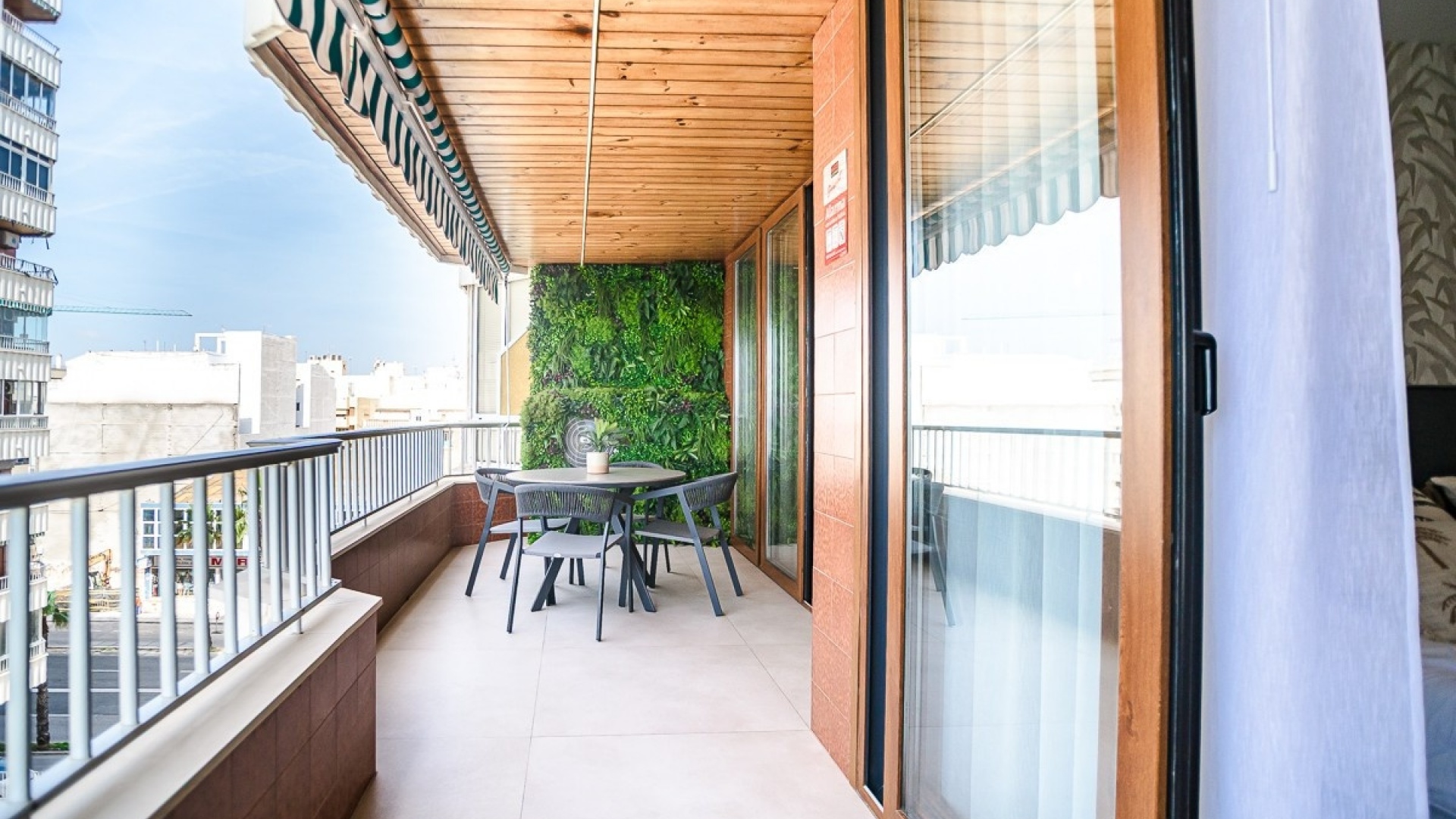 Resale - Apartment - Torrevieja - Torrevieja Centro