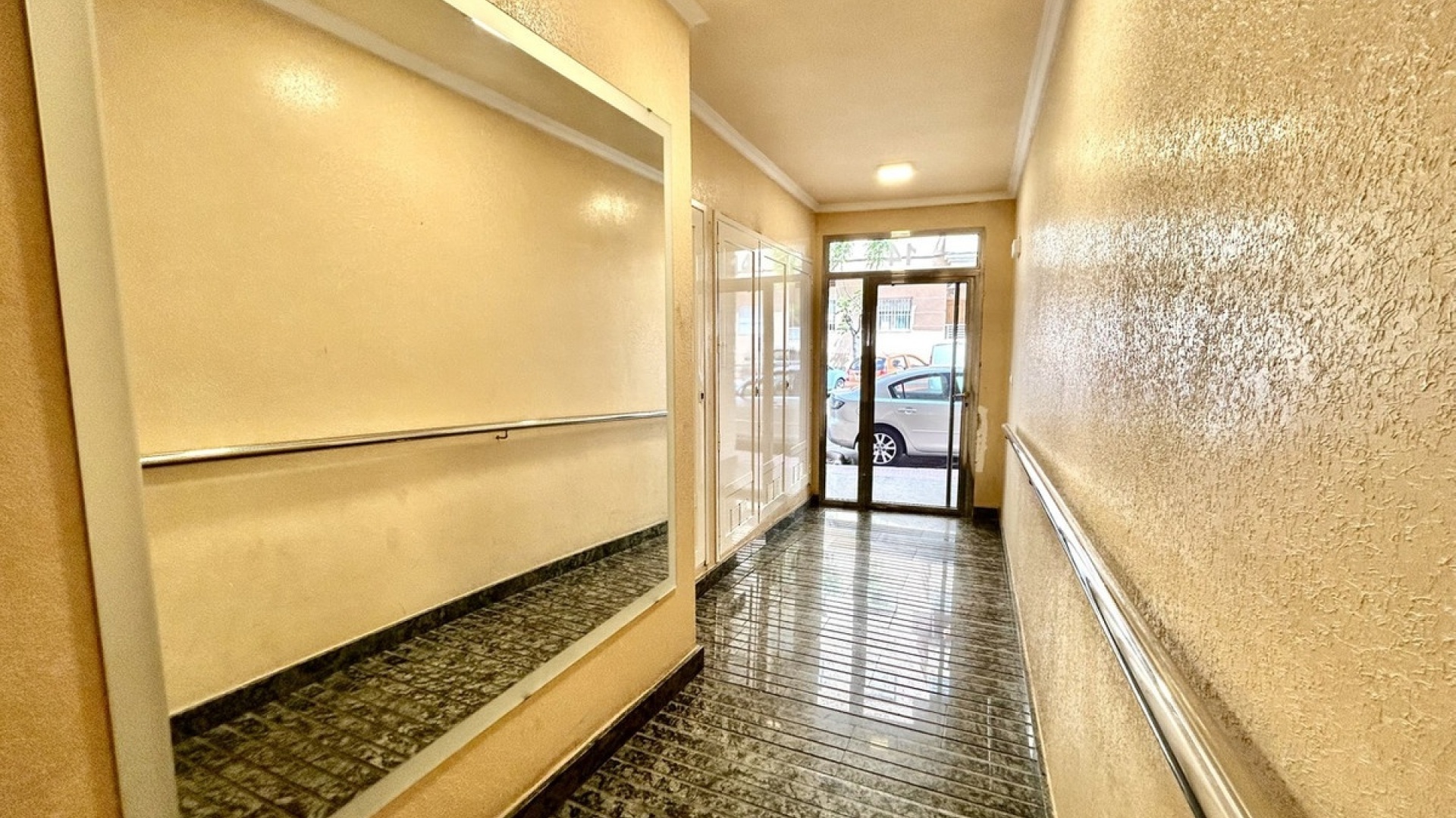 Resale - Apartment - Torrevieja - Torrevieja Centro