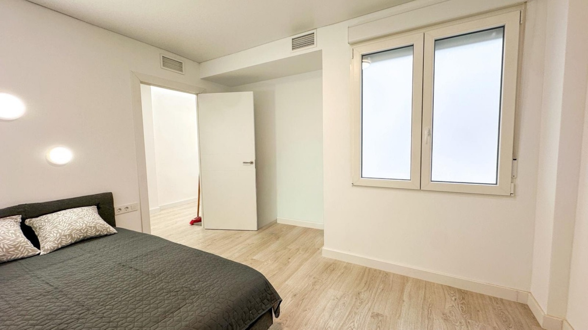 Resale - Apartment - Torrevieja - Torrevieja Centro