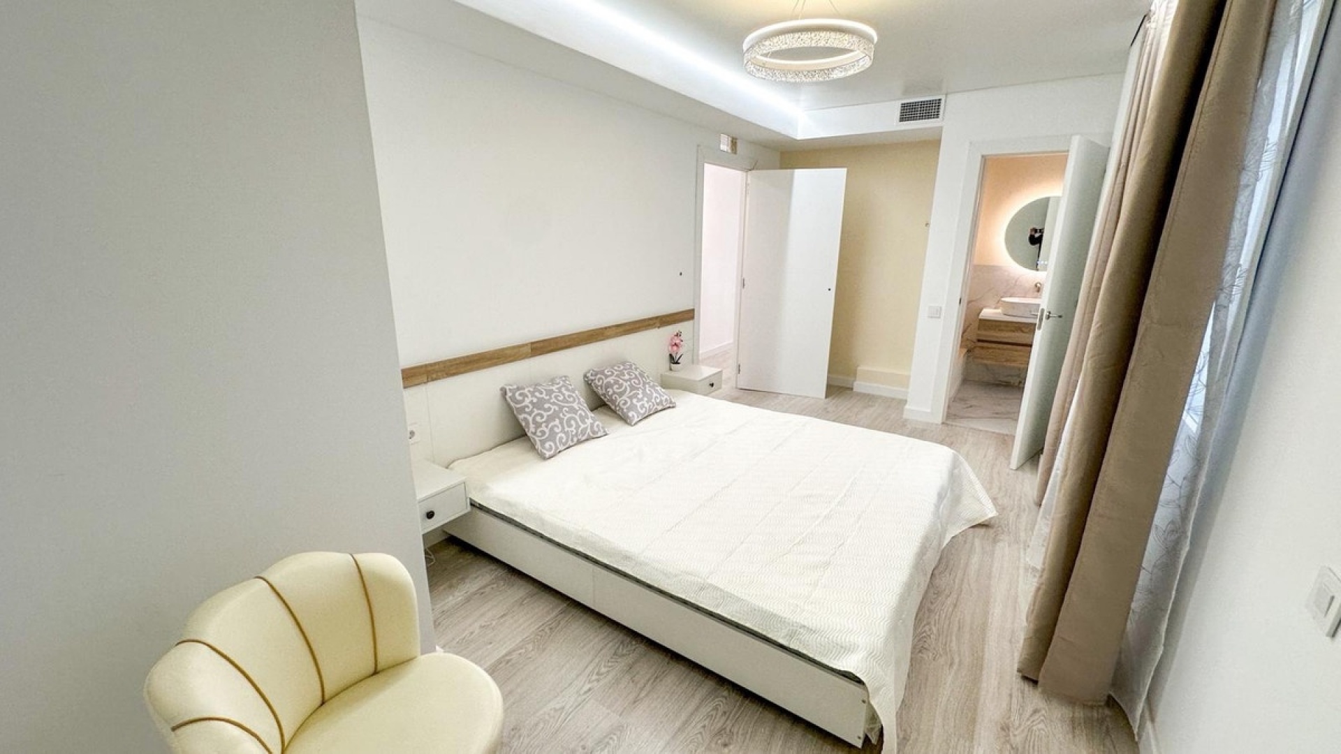 Resale - Apartment - Torrevieja - Torrevieja Centro