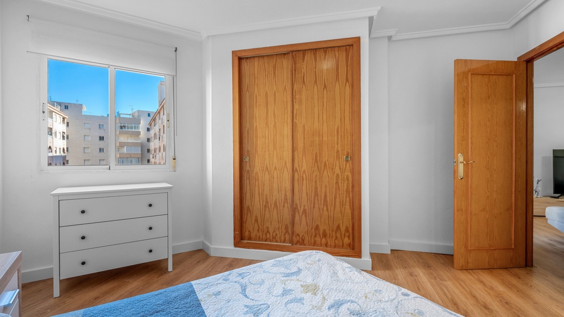 Resale - Apartment - Torrevieja - Torrevieja Centro
