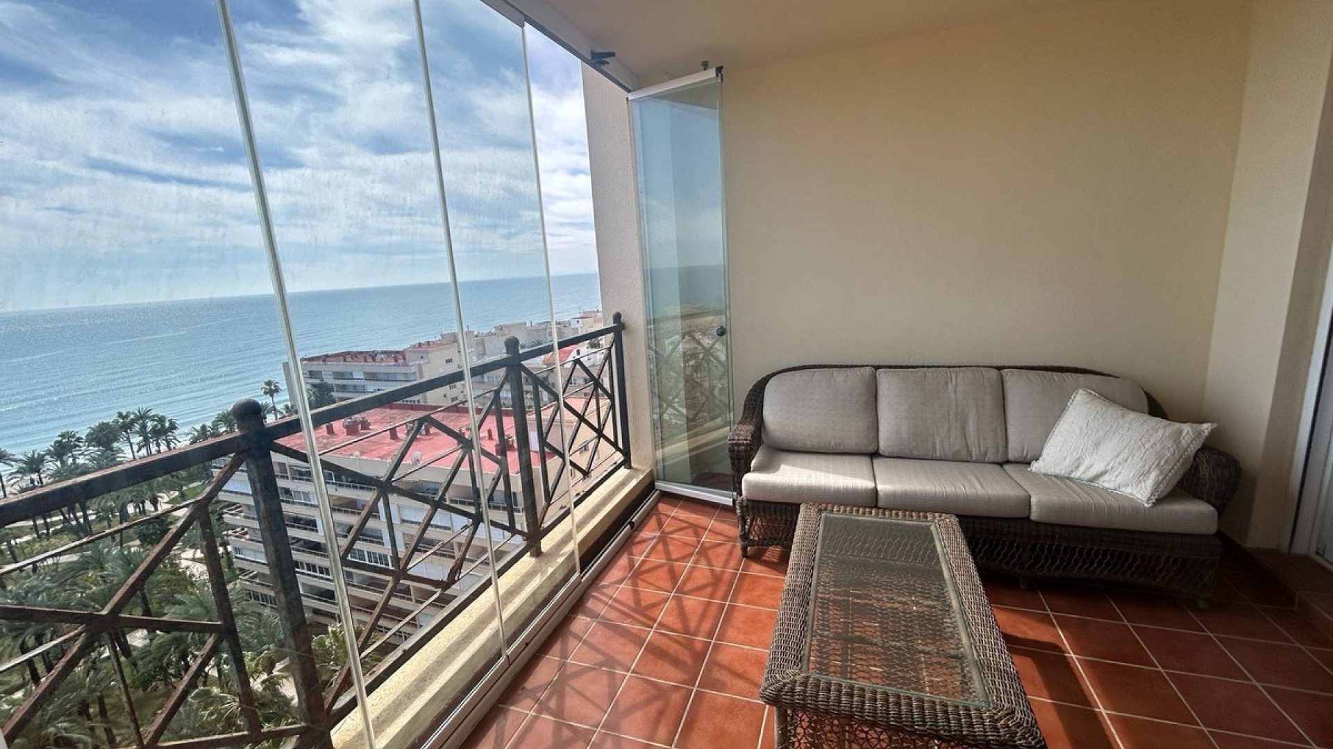 Resale - Apartment - Torrevieja - Torrevieja Centro