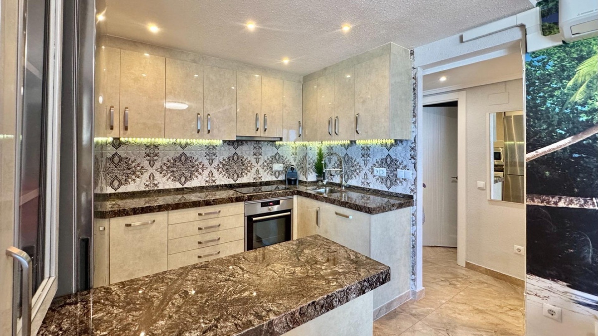 Resale - Apartment - Torrevieja - Torrevieja Centro