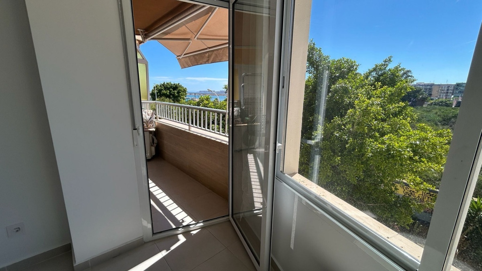 Resale - Apartment - Torrevieja - Torrevieja Centro