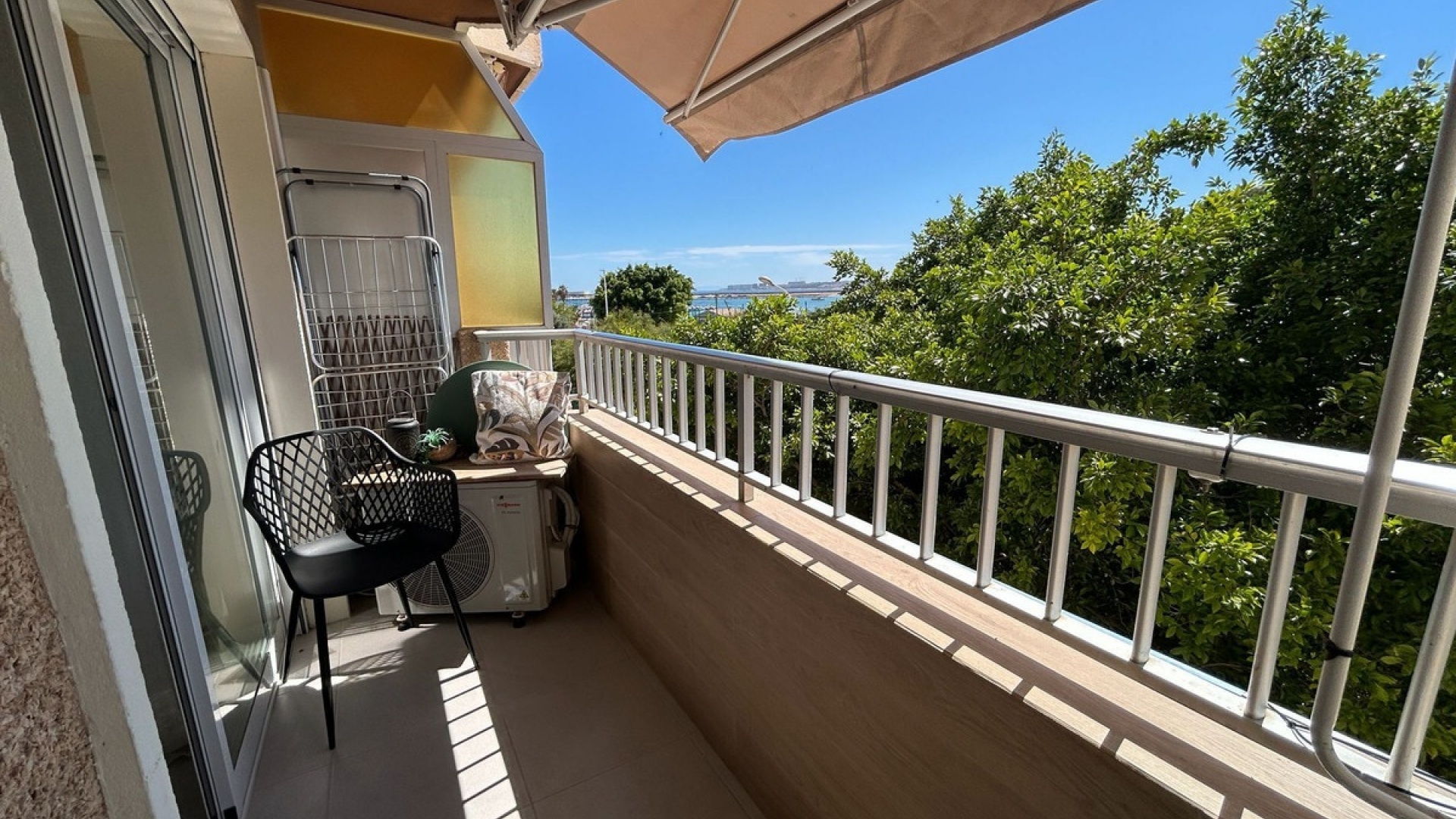 Resale - Apartment - Torrevieja - Torrevieja Centro