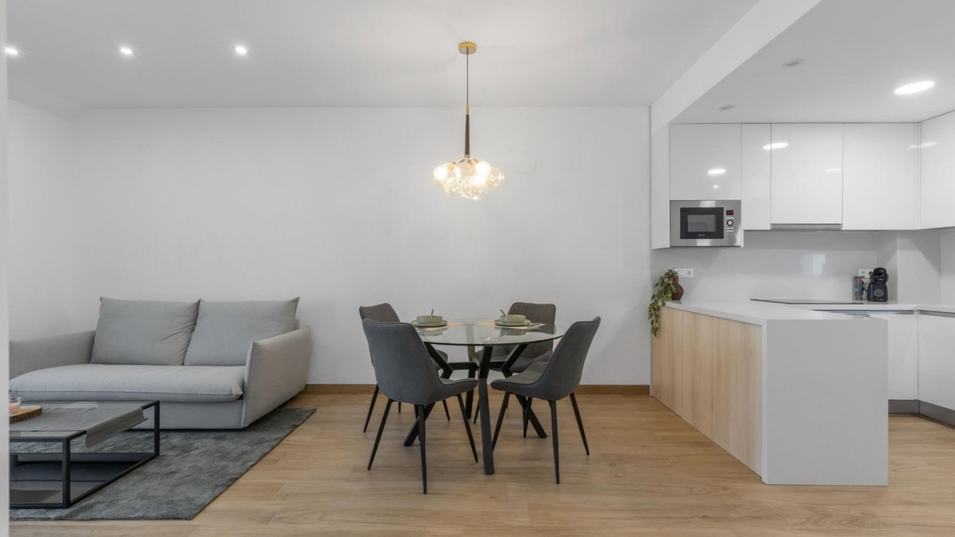 Resale - Apartment - Torrevieja - Torrevieja Centro