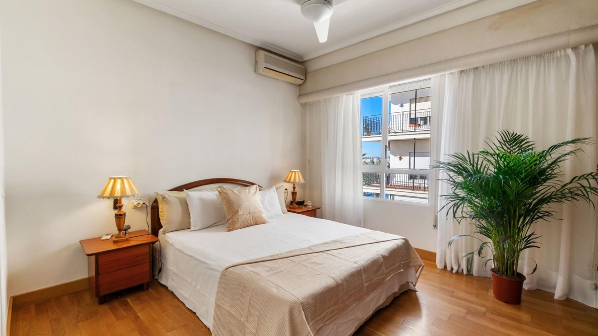 Resale - Apartment - Torrevieja - Torrevieja Centro