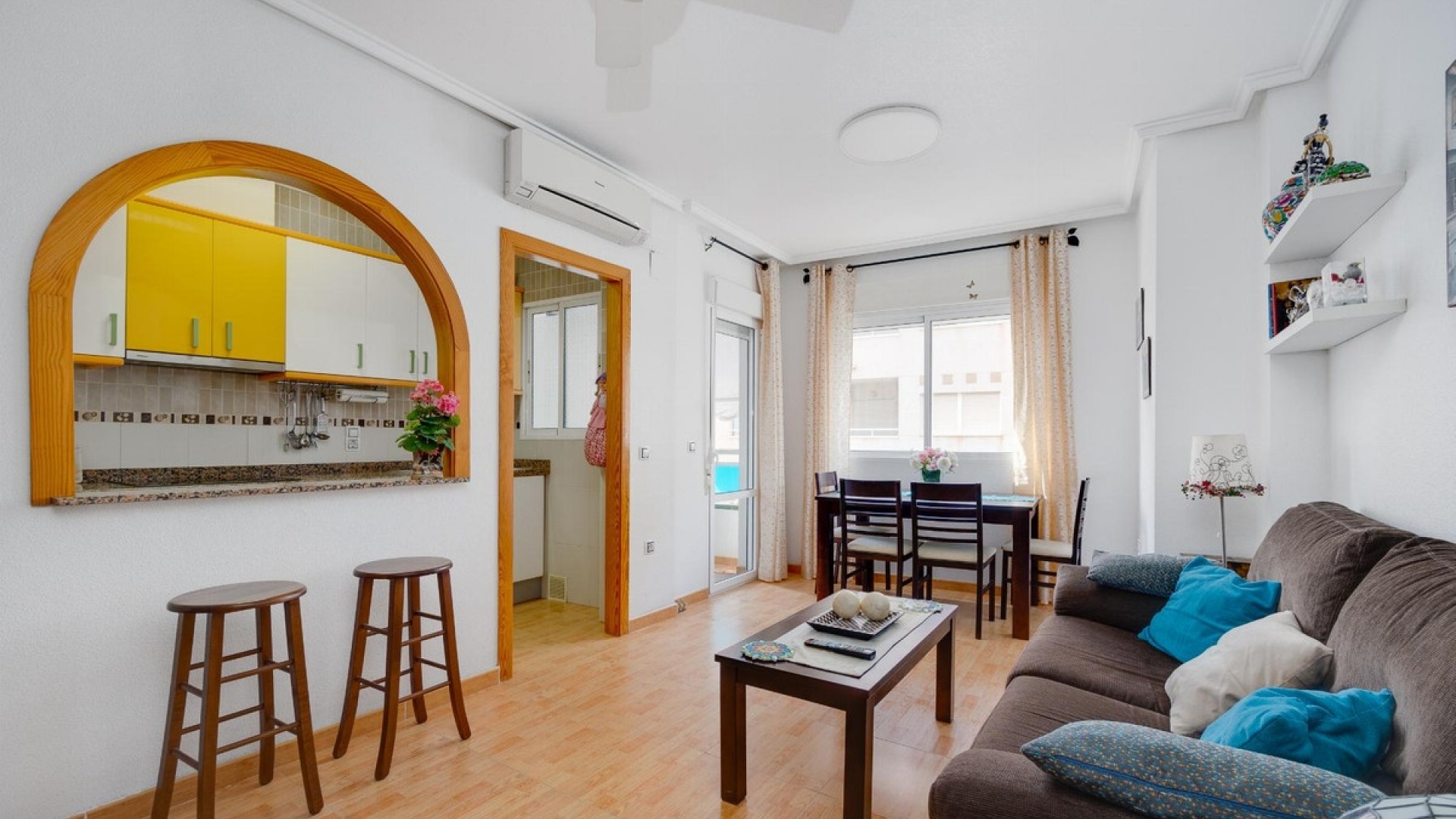 Resale - Apartment - Torrevieja - Torrevieja Centro