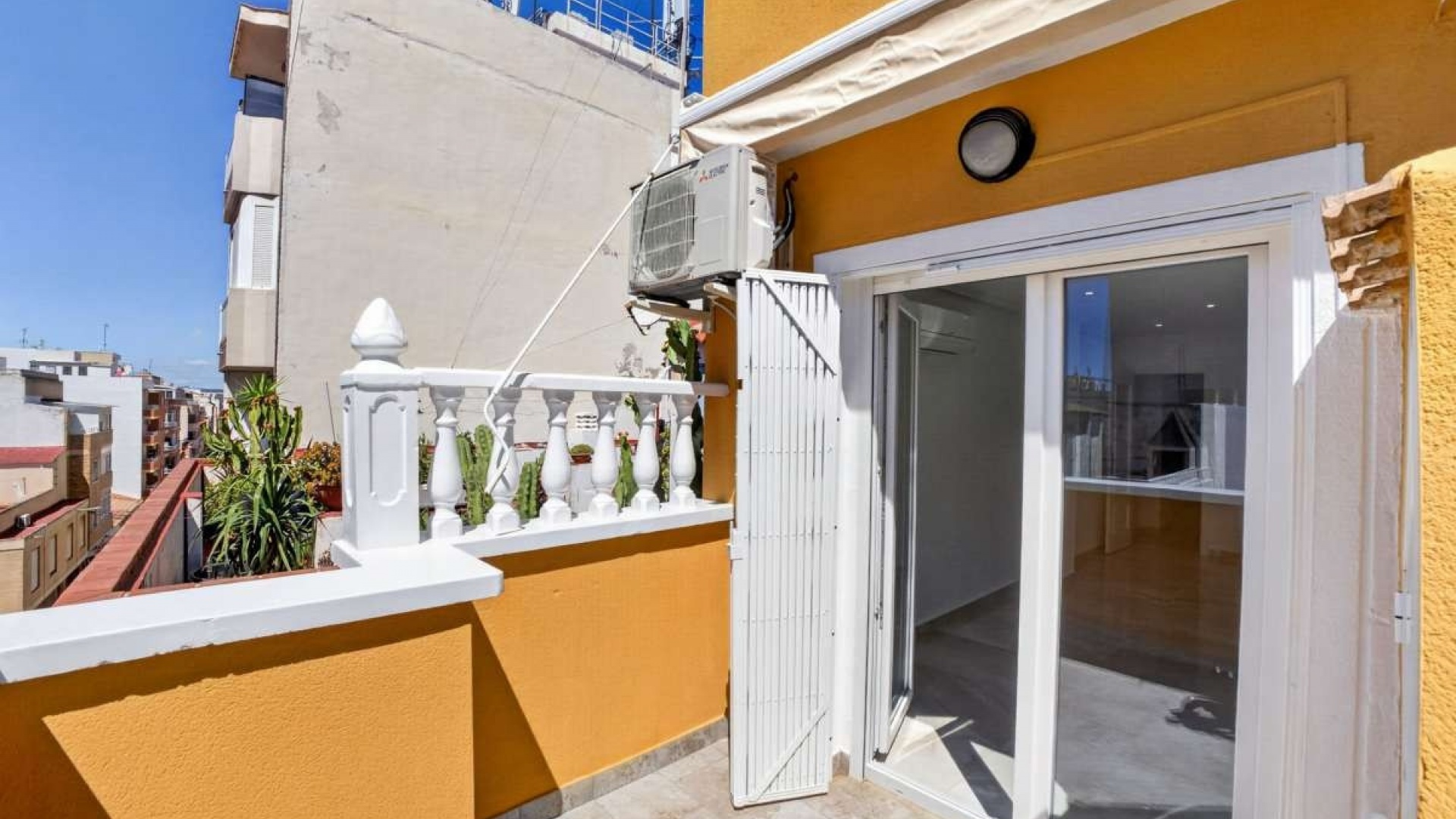 Resale - Apartment - Torrevieja - Torrevieja Centro