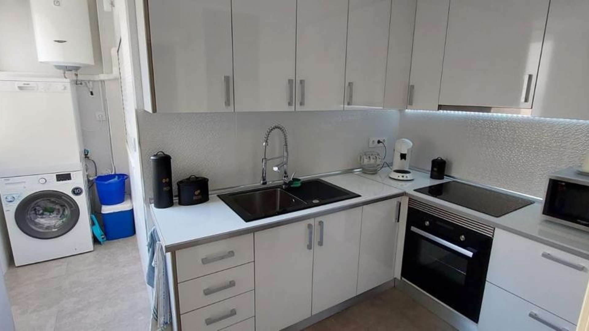 Resale - Apartment - Torrevieja - Torrevieja Centro